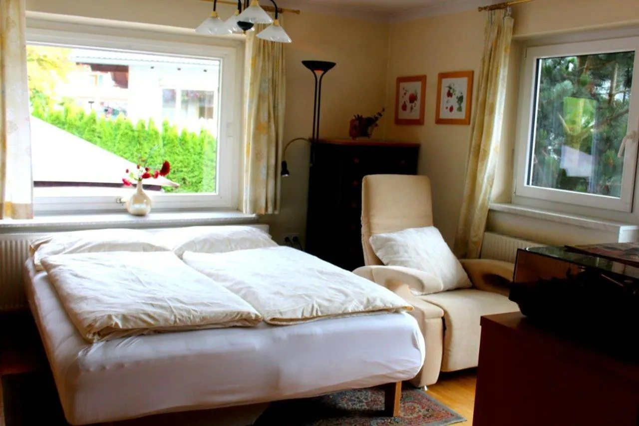 Bed in Ferienwohnung Stuibenfall