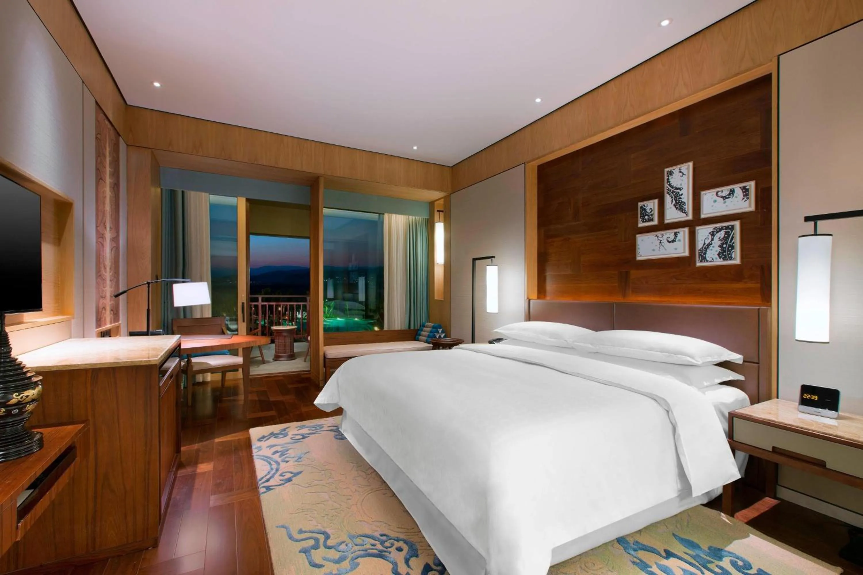 Bedroom, Bed in Sheraton Grand Xishuangbanna Hotel