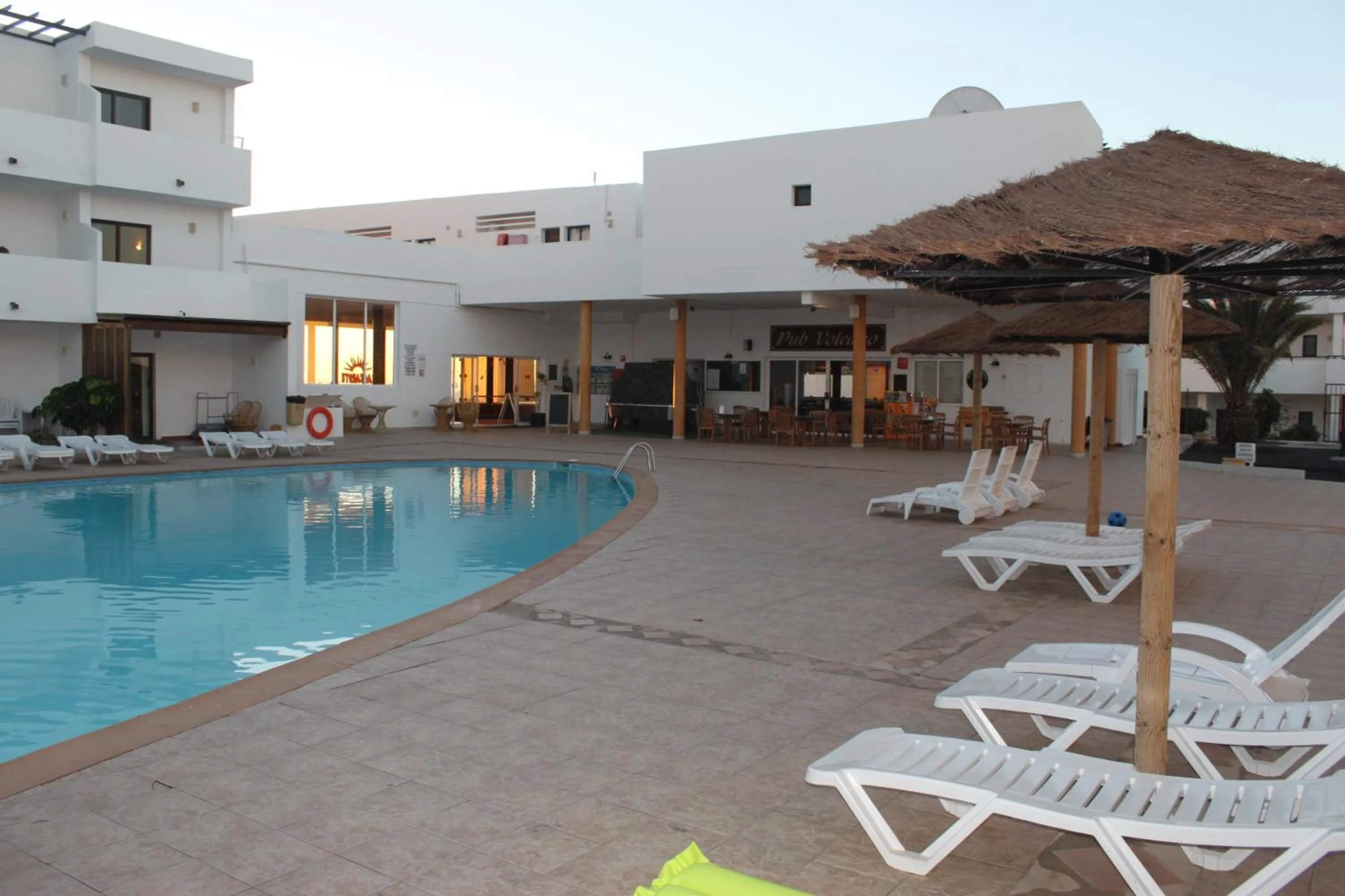 Swimming pool in Apartamentos Lanzarote Paradise Colinas