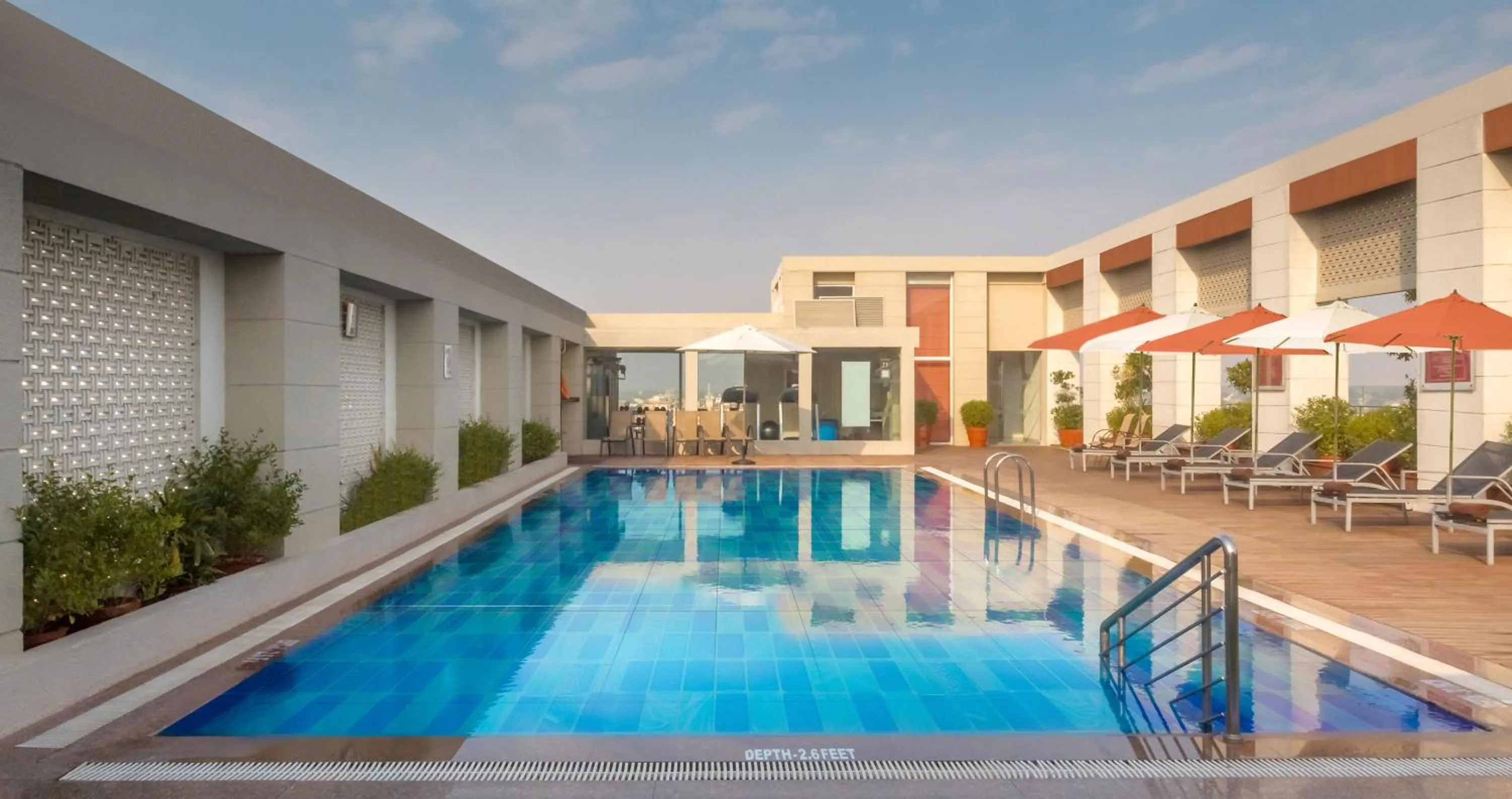 Swimming pool in Radisson Hotel Agra