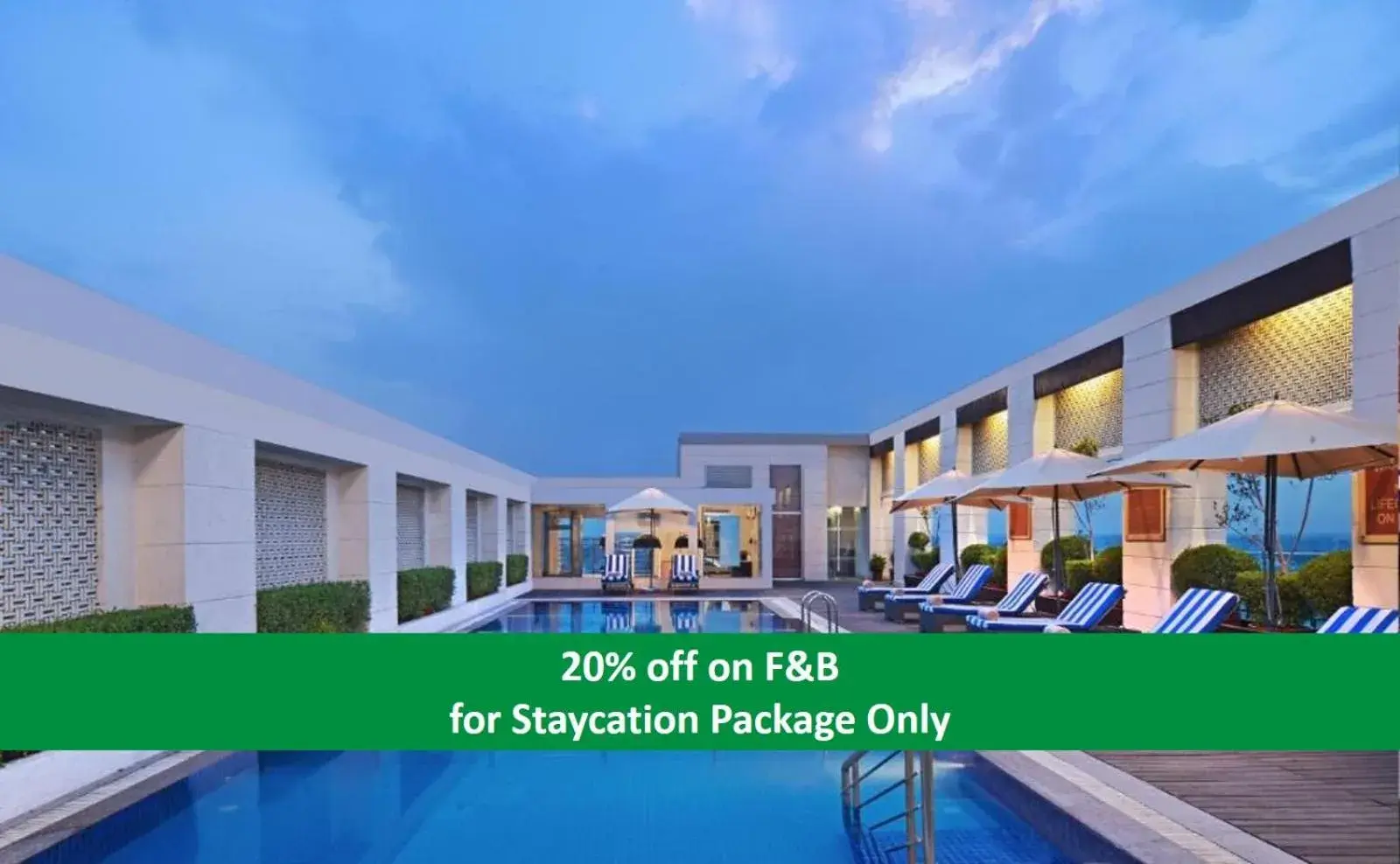 Swimming pool in Radisson Hotel Agra Swimming pool in Radisson Hotel Agra