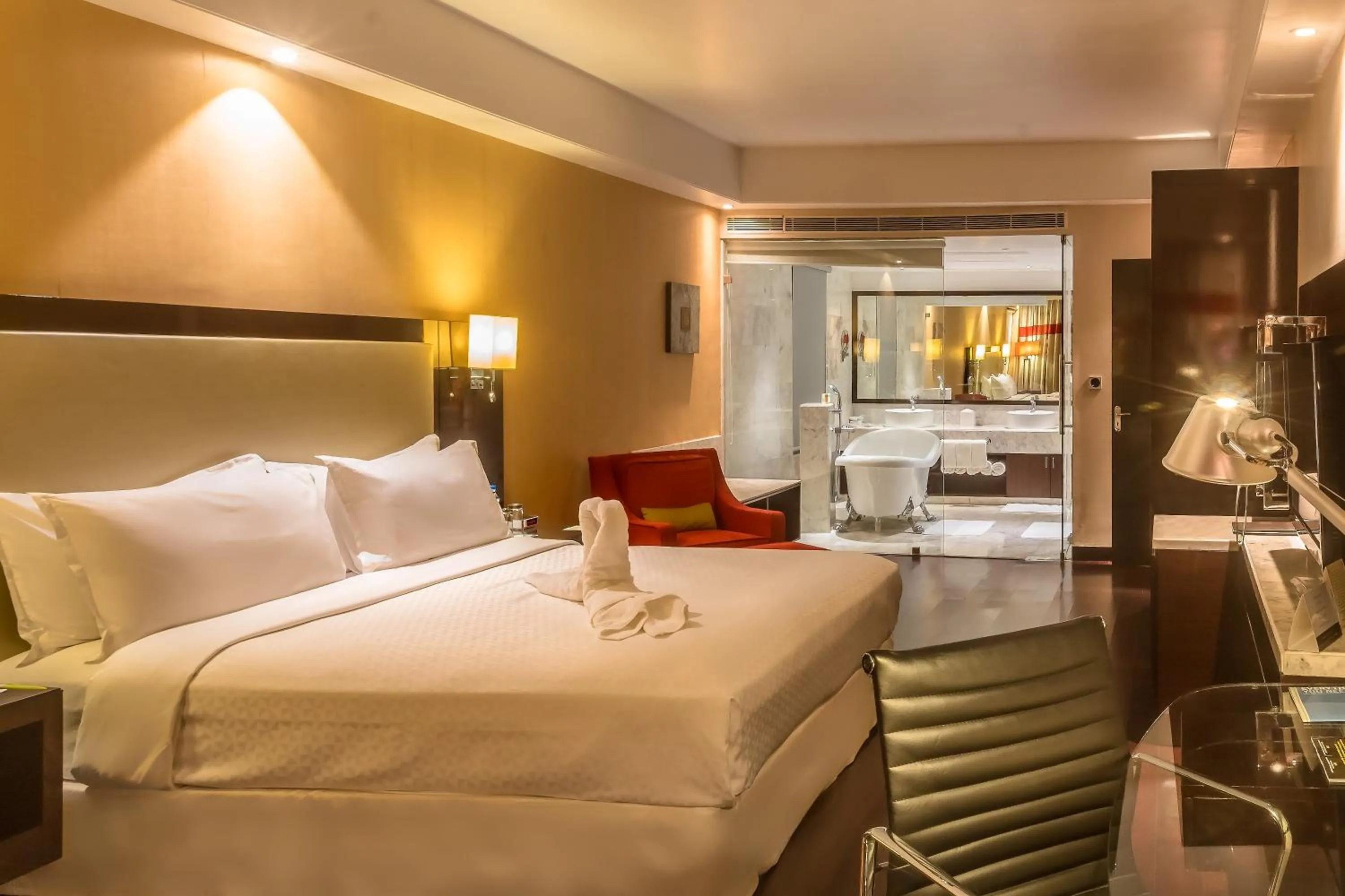 Bedroom, Bed in Radisson Hotel Agra