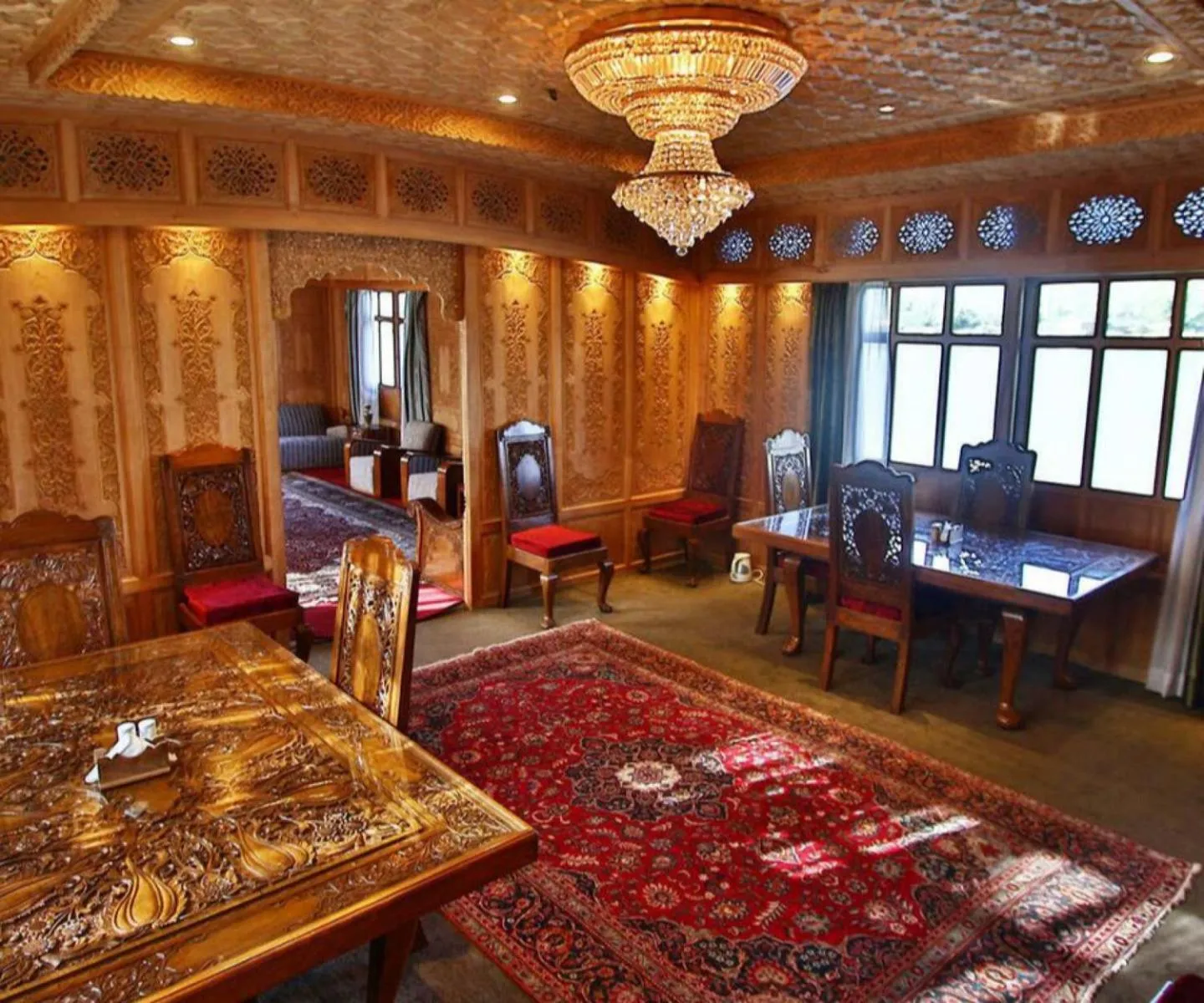 Restaurant/places to eat in The Heritage Group Of Houseboats