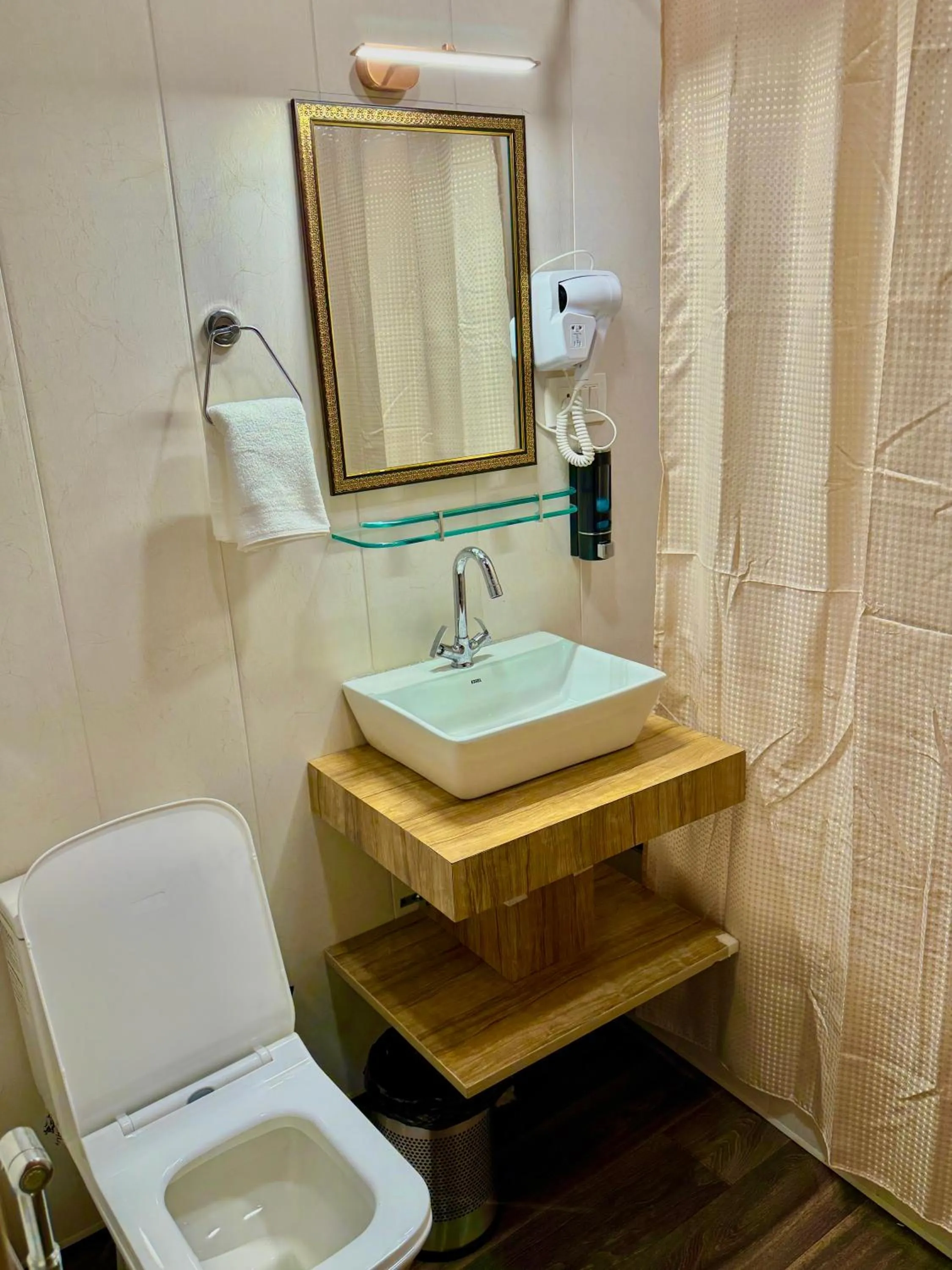 Toilet in The Heritage Group Of Houseboats