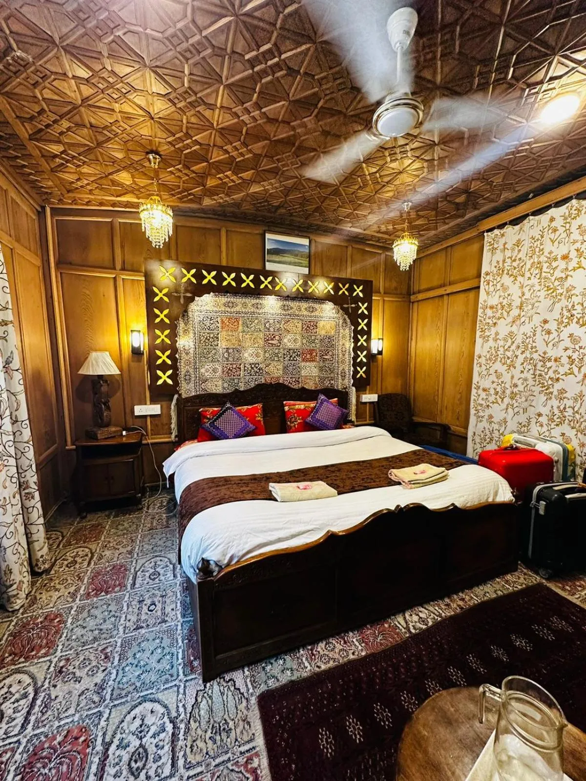 Bed in The Heritage Group Of Houseboats