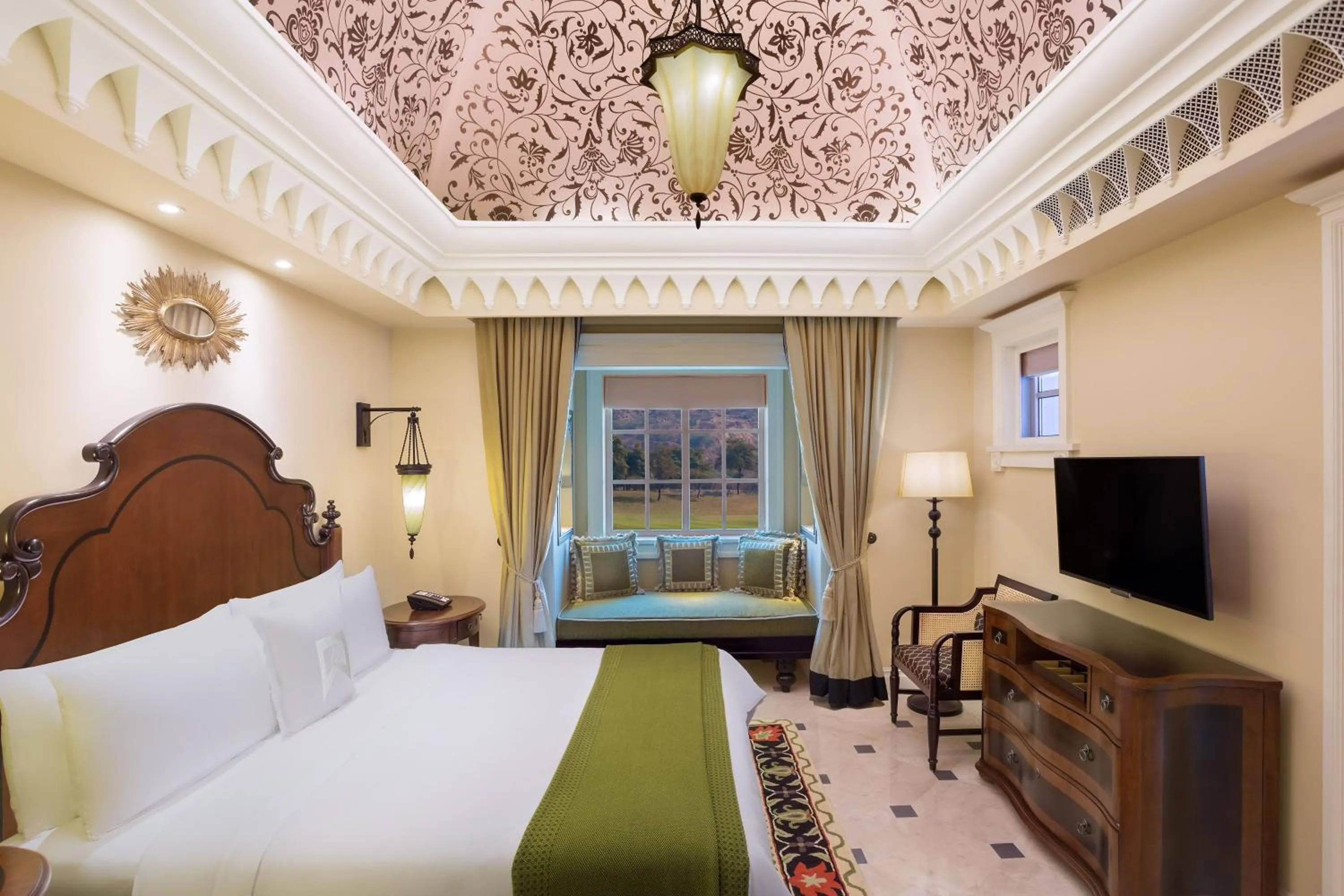 Photo of the whole room, Bed in ITC Grand Bharat, a Luxury Collection Retreat, Gurgaon, New Delhi Capital Region