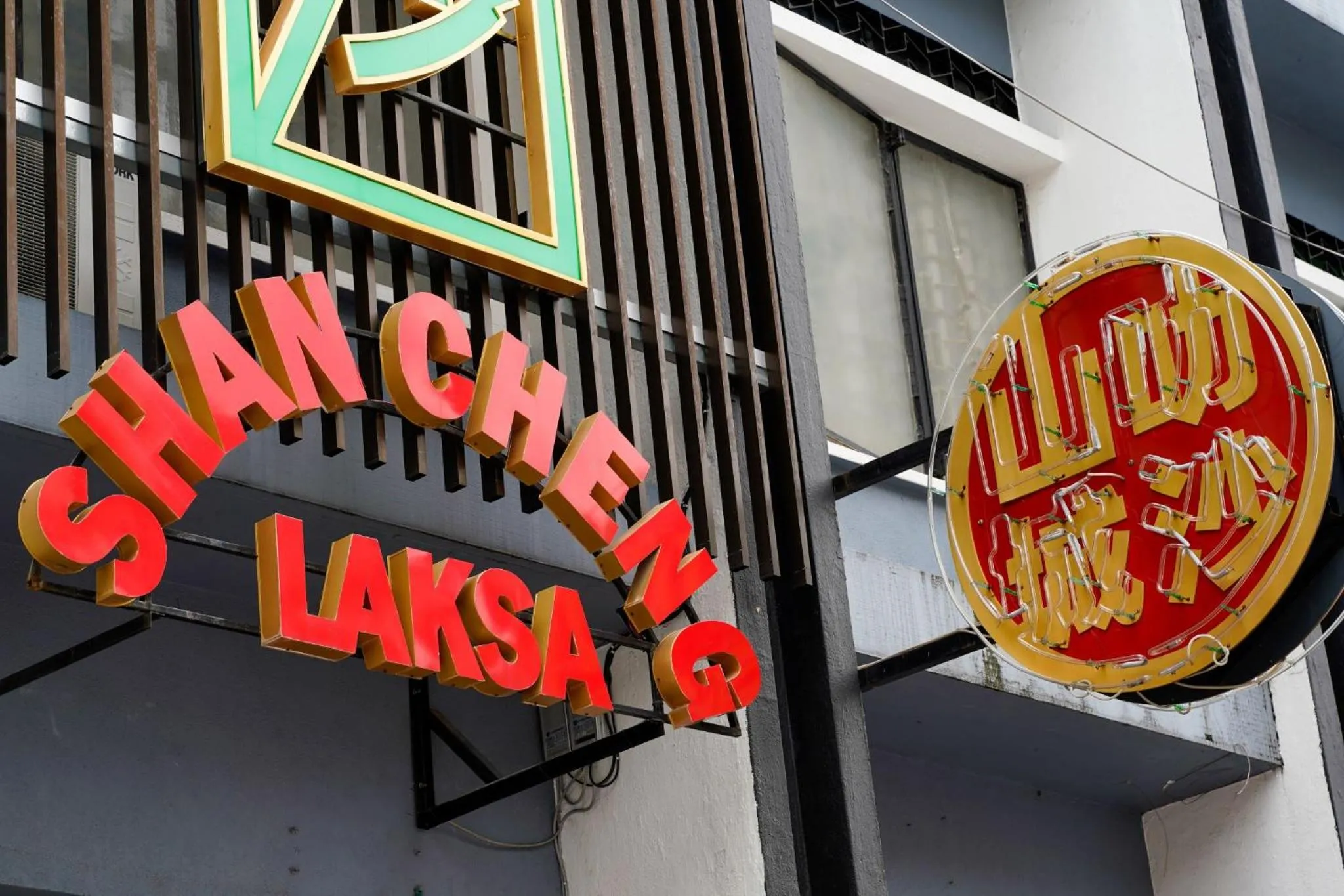 Restaurant/places to eat in Robin Hotel