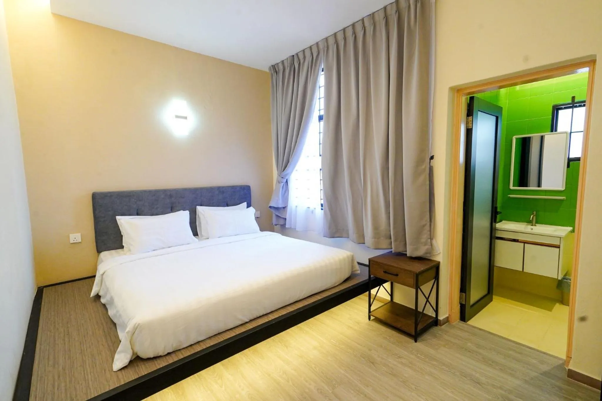 Bedroom, Bed in Robin Hotel