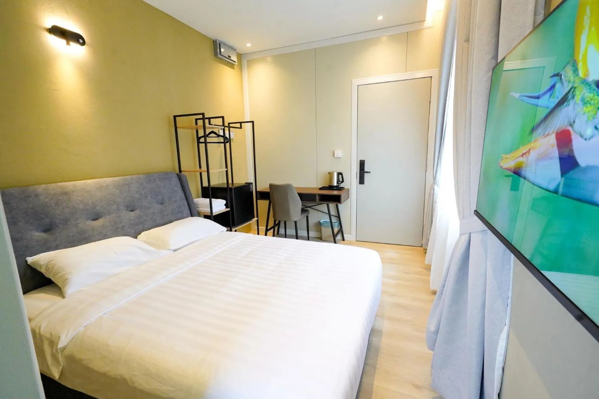 Bedroom, Bed in Robin Hotel