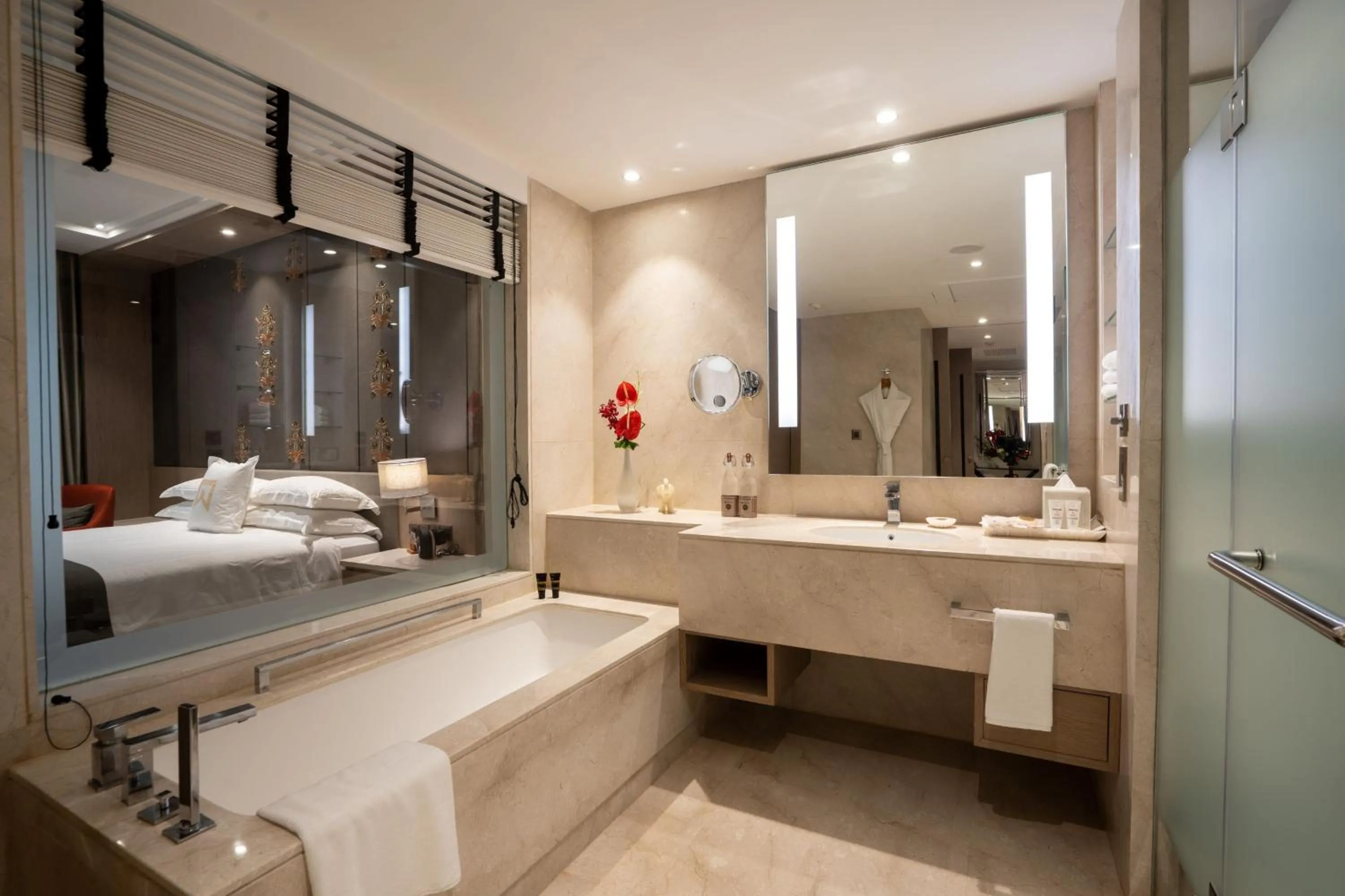 Photo of the whole room, Bed in Sheraton New Delhi Hotel