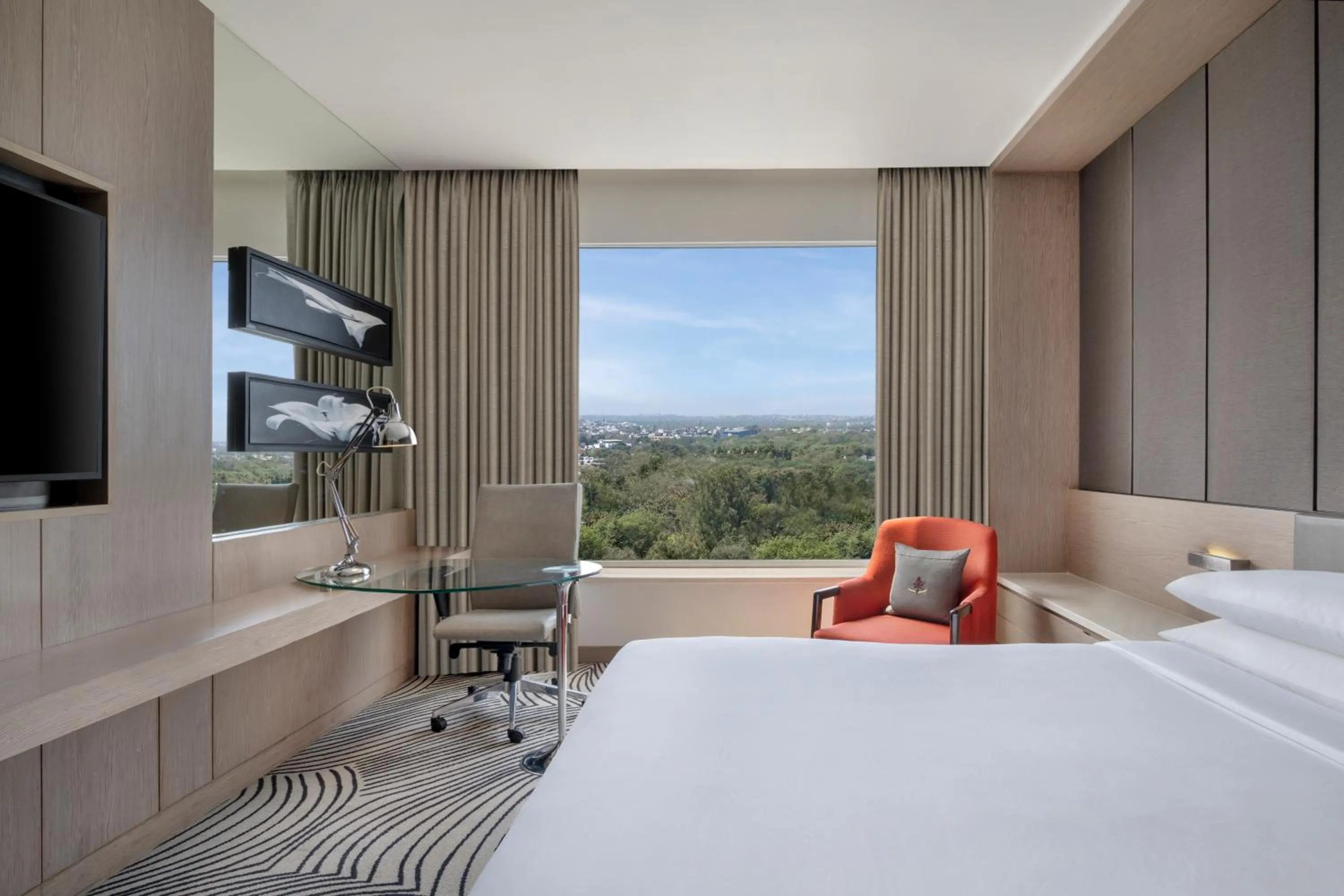 Bedroom, Bed in Sheraton New Delhi Hotel