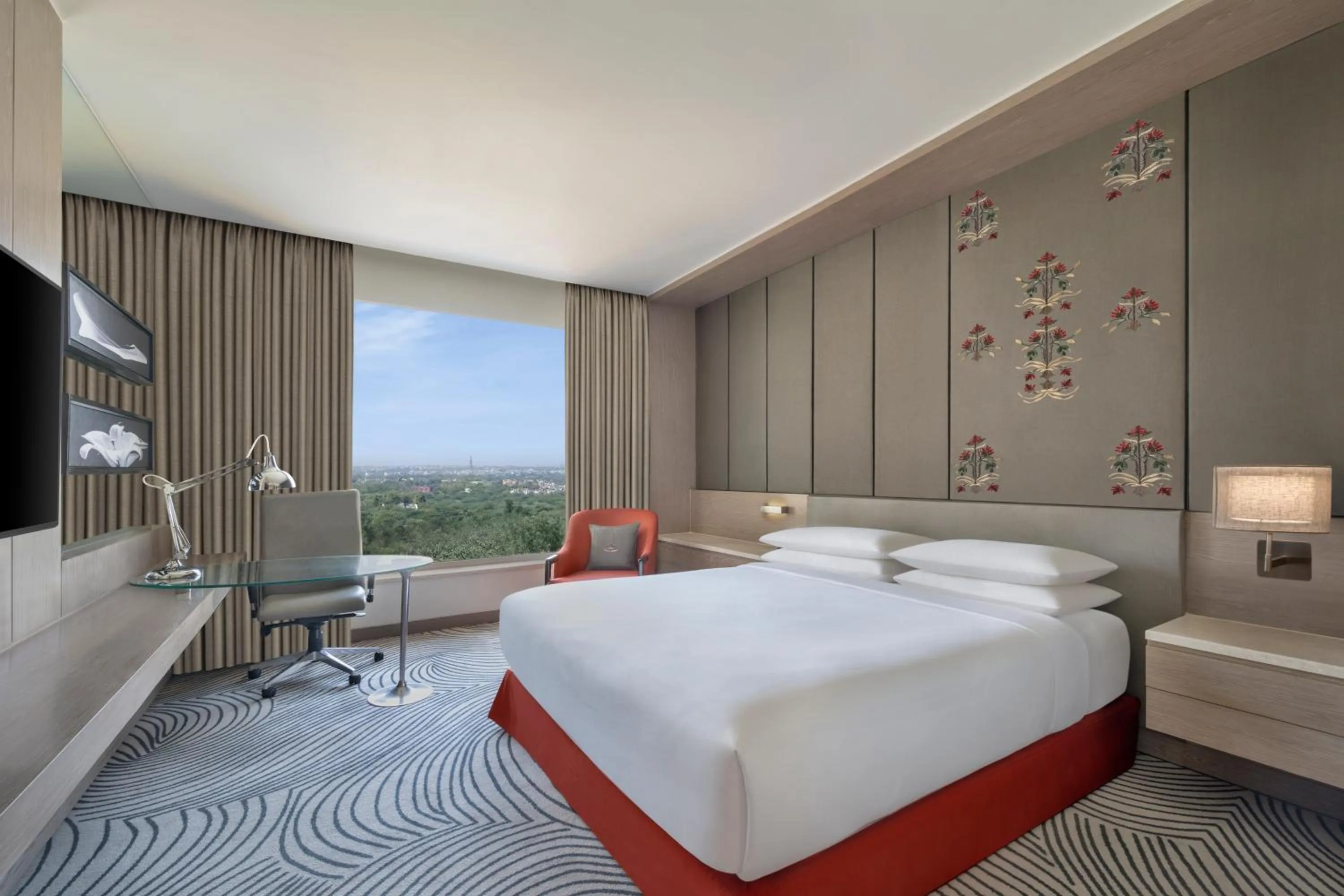 Bed in Sheraton New Delhi Hotel