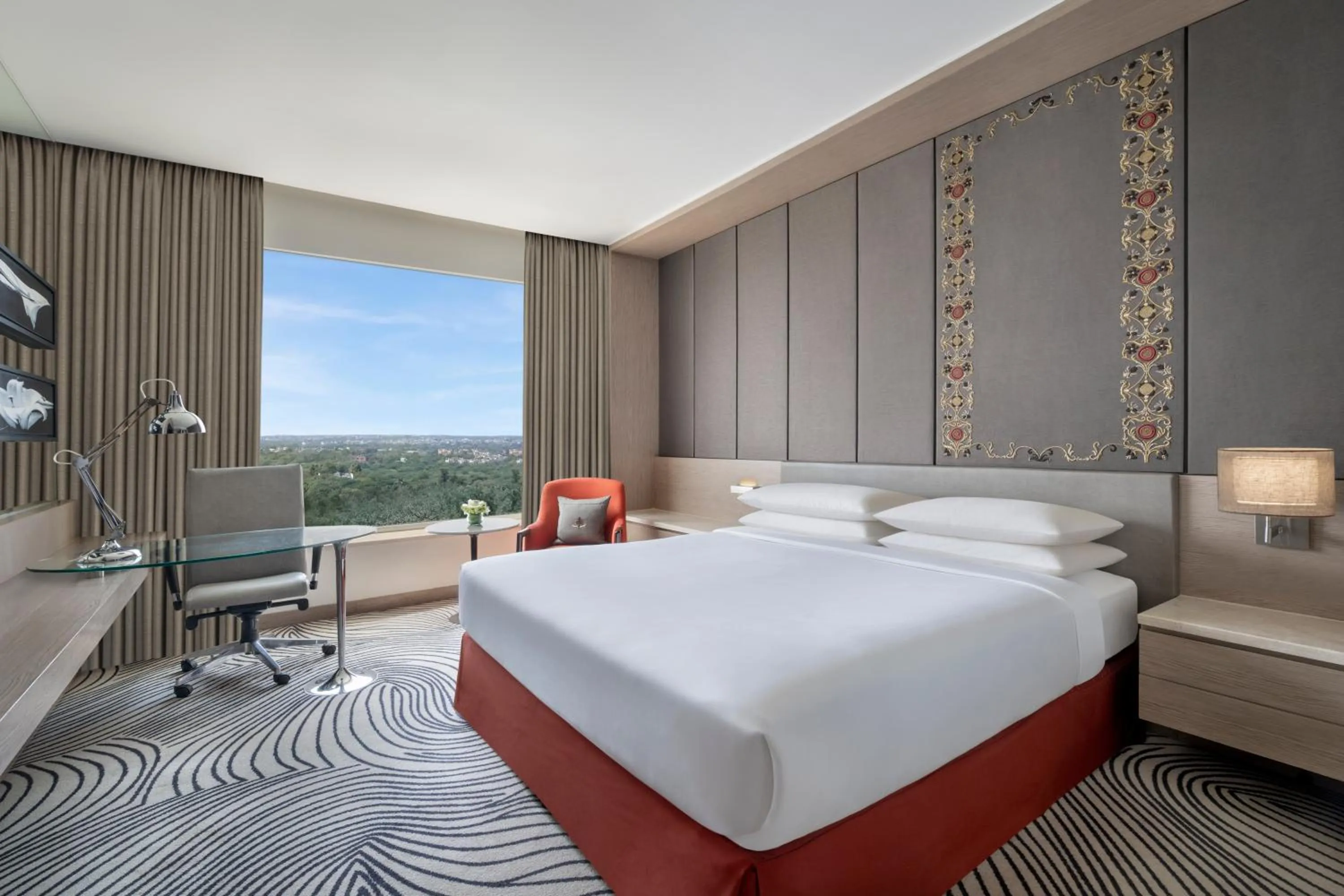 Bedroom, Bed in Sheraton New Delhi Hotel