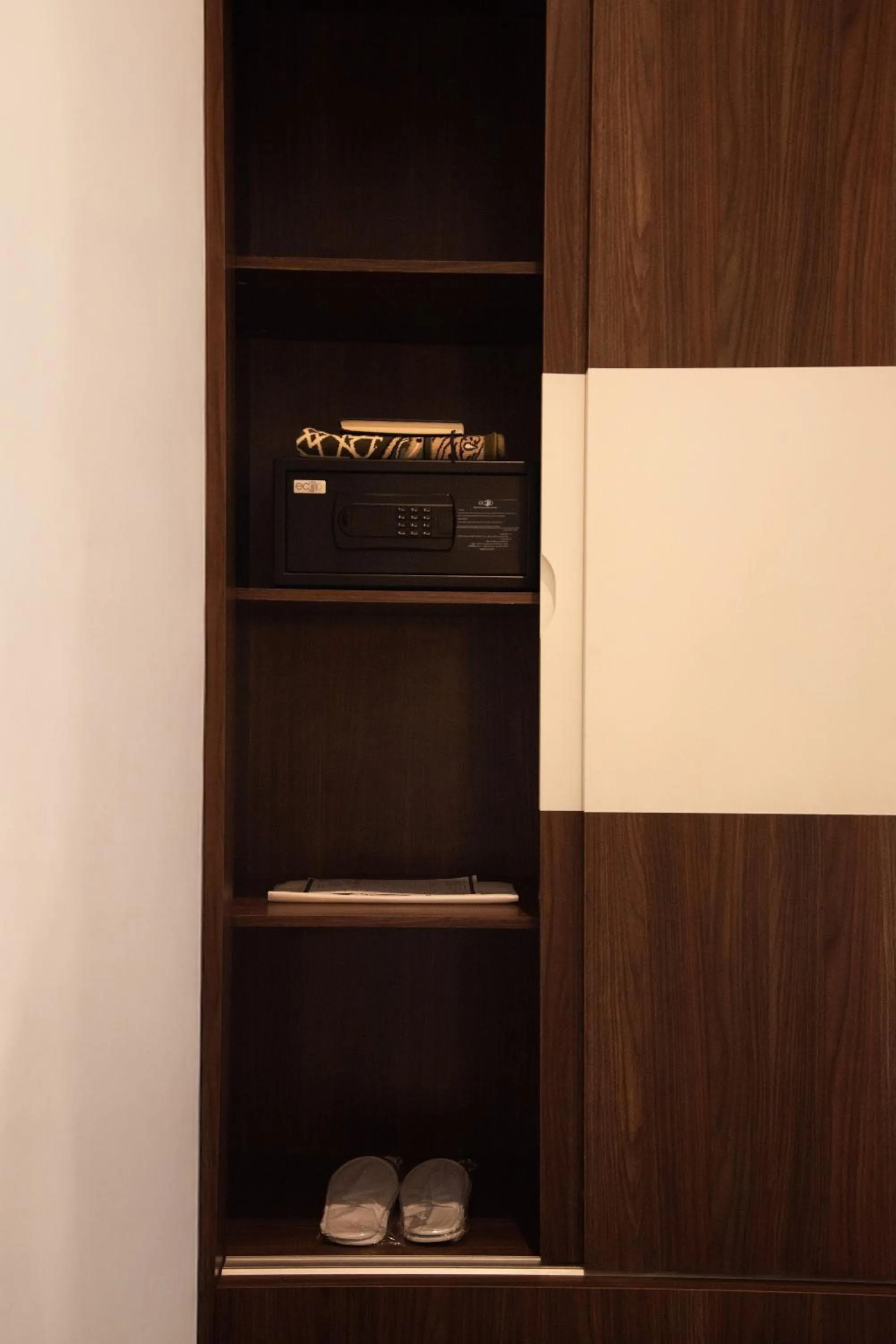 wardrobe in Hafawah Resort