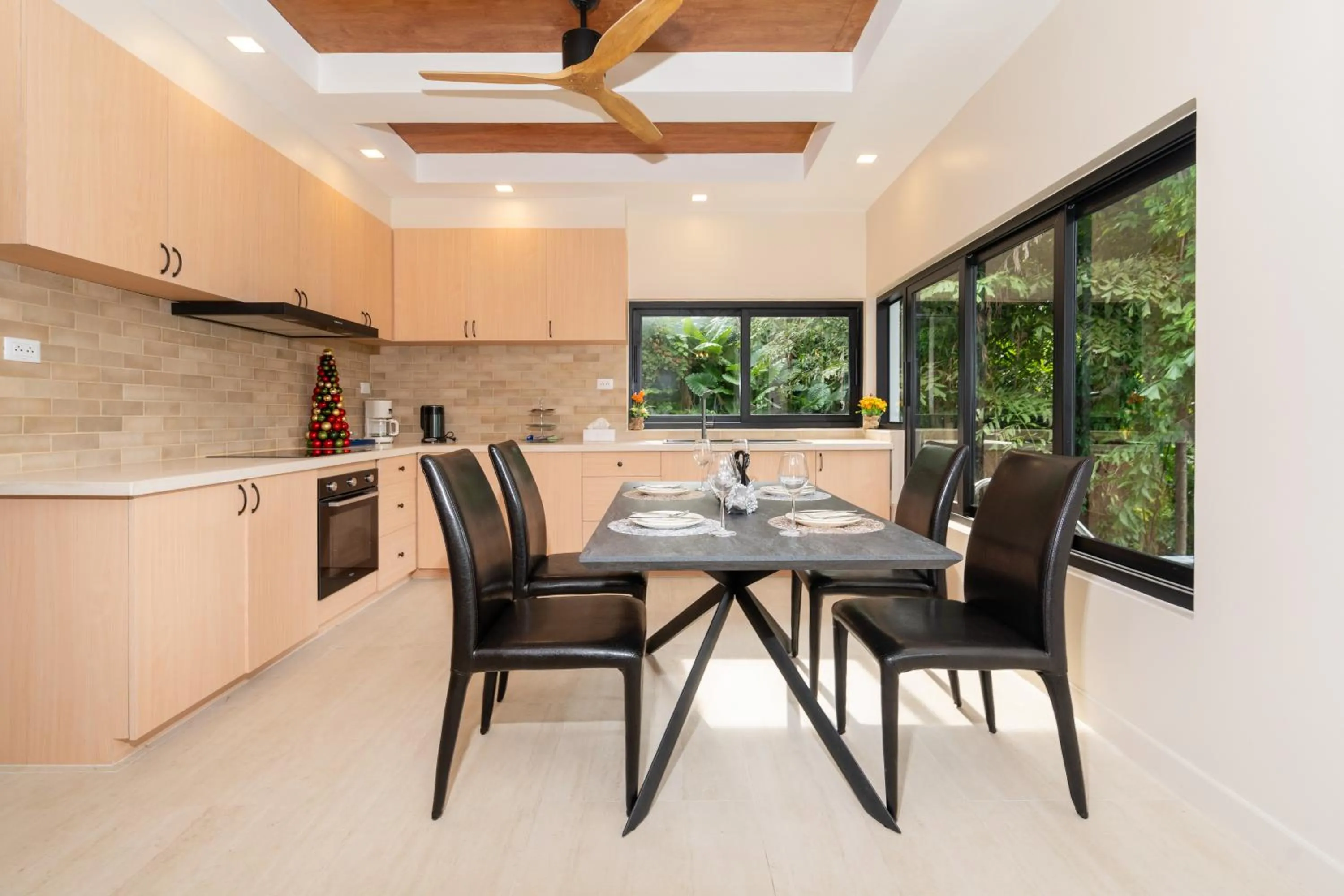 Dining area in patong hill villa 3