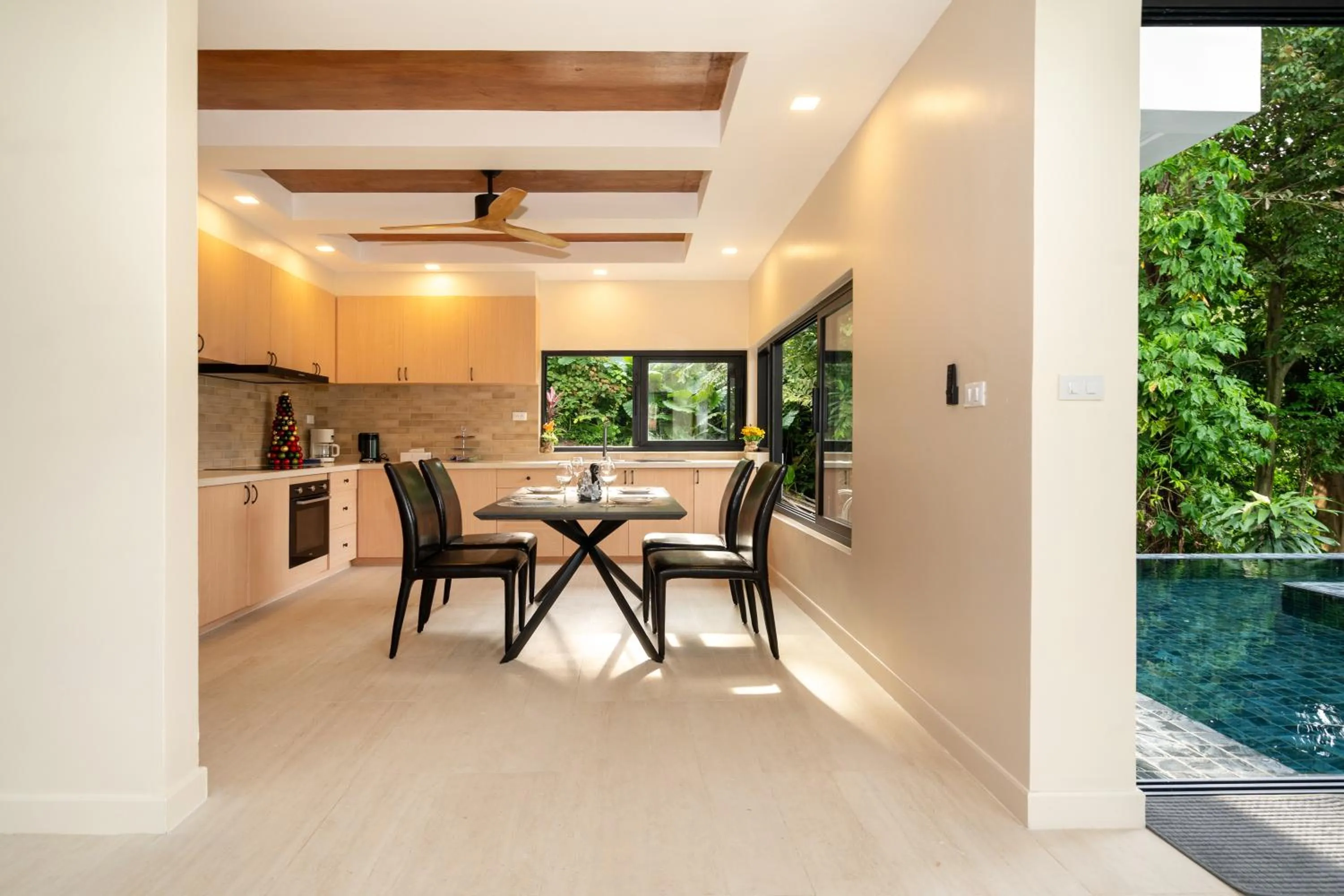 Dining area in patong hill villa 3