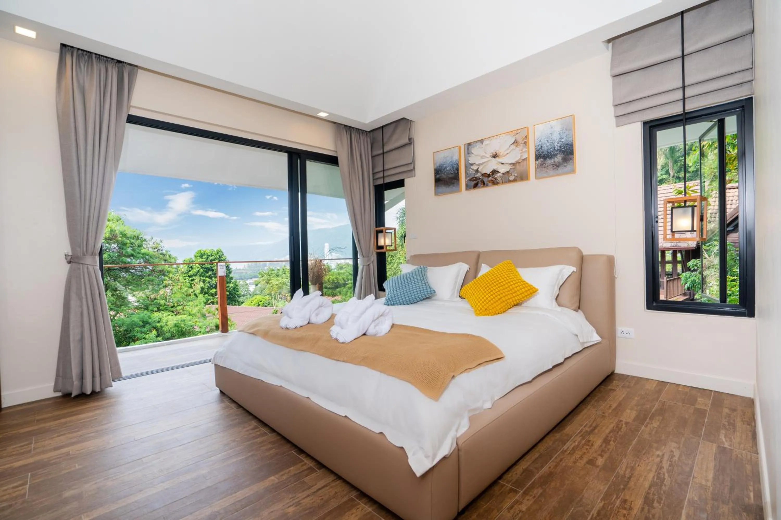 Bed in patong hill villa 3