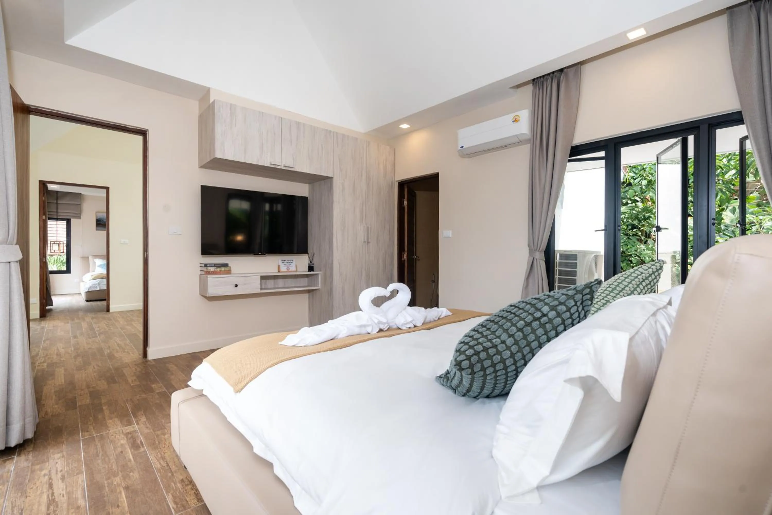 TV and multimedia, Bed in patong hill villa 3