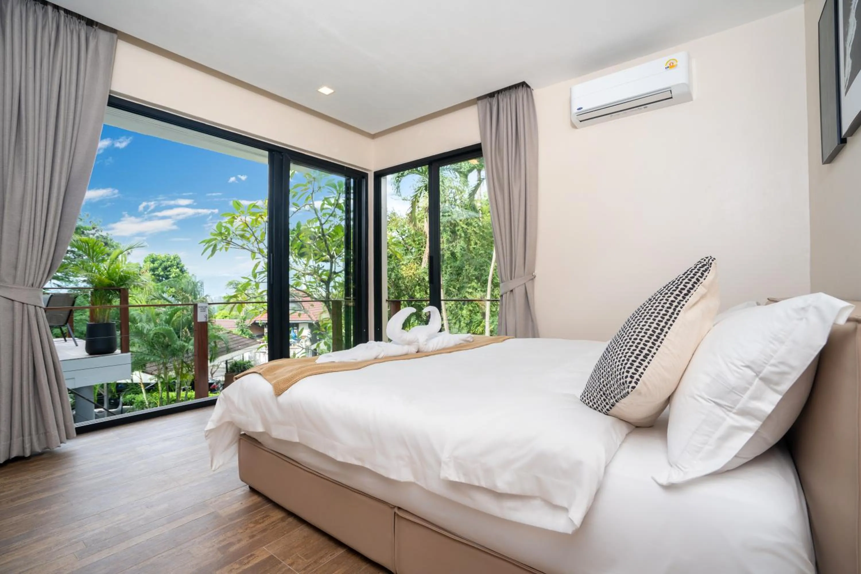 View (from property/room), Bed in patong hill villa 3