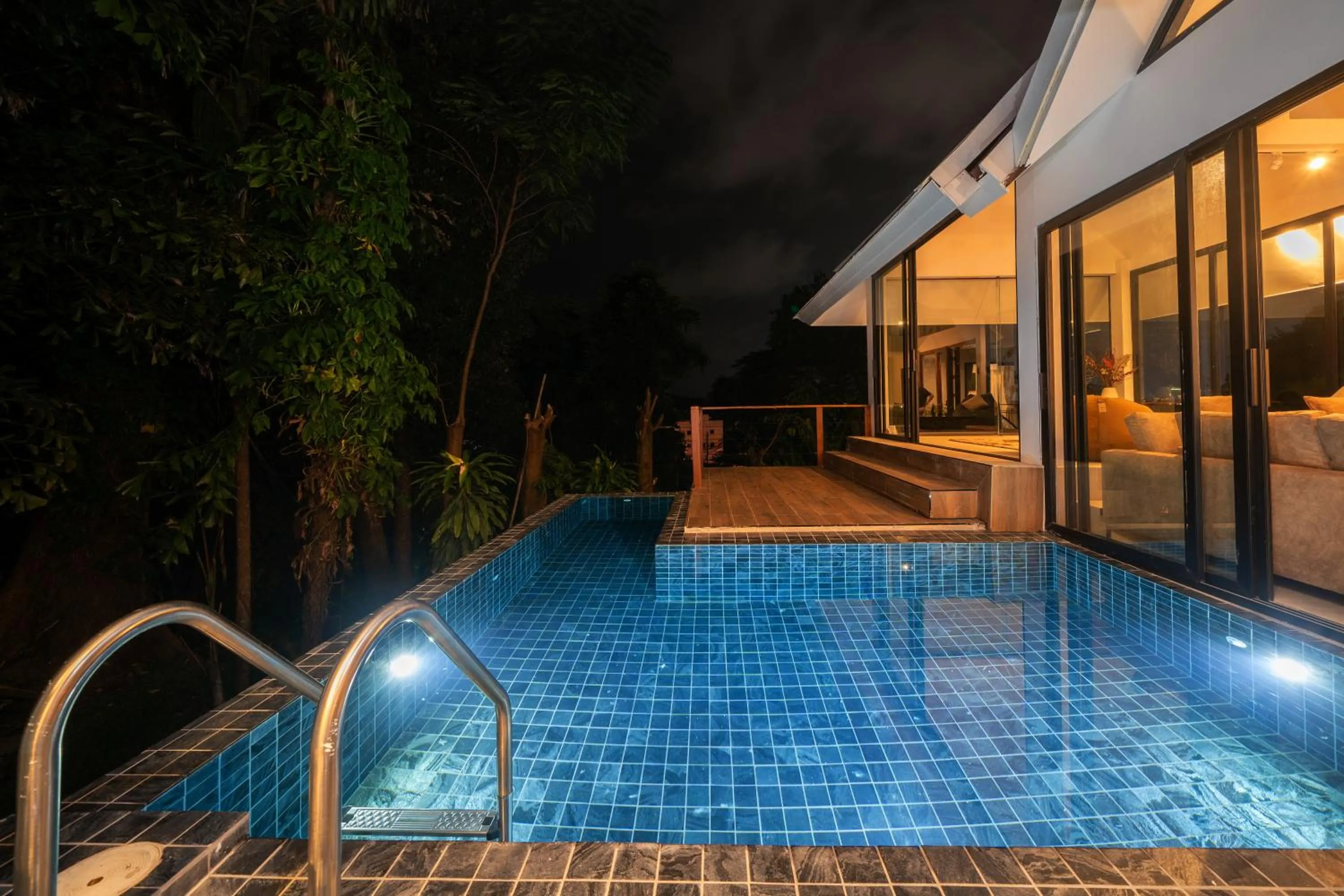 Night in patong hill villa 3
