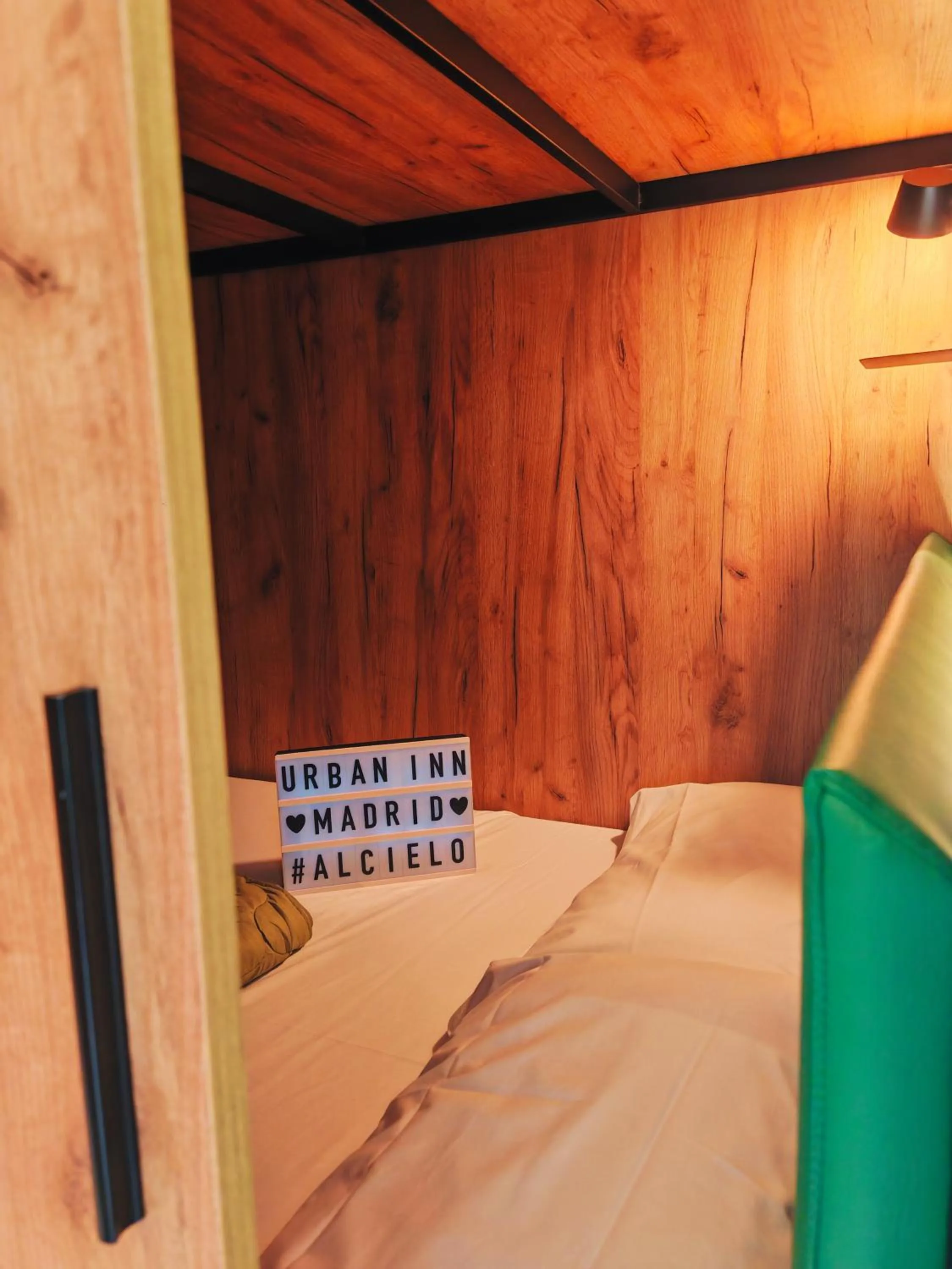 Bedroom, Bed in Urban Inn Capsule Madrid