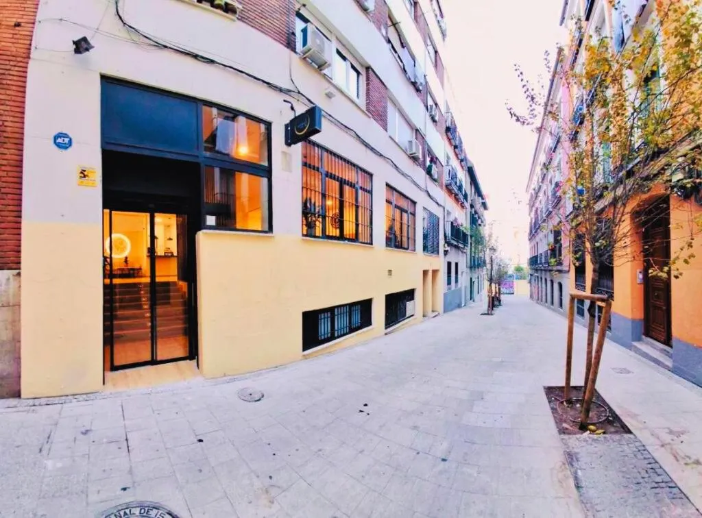Facade/entrance in Urban Inn Madrid