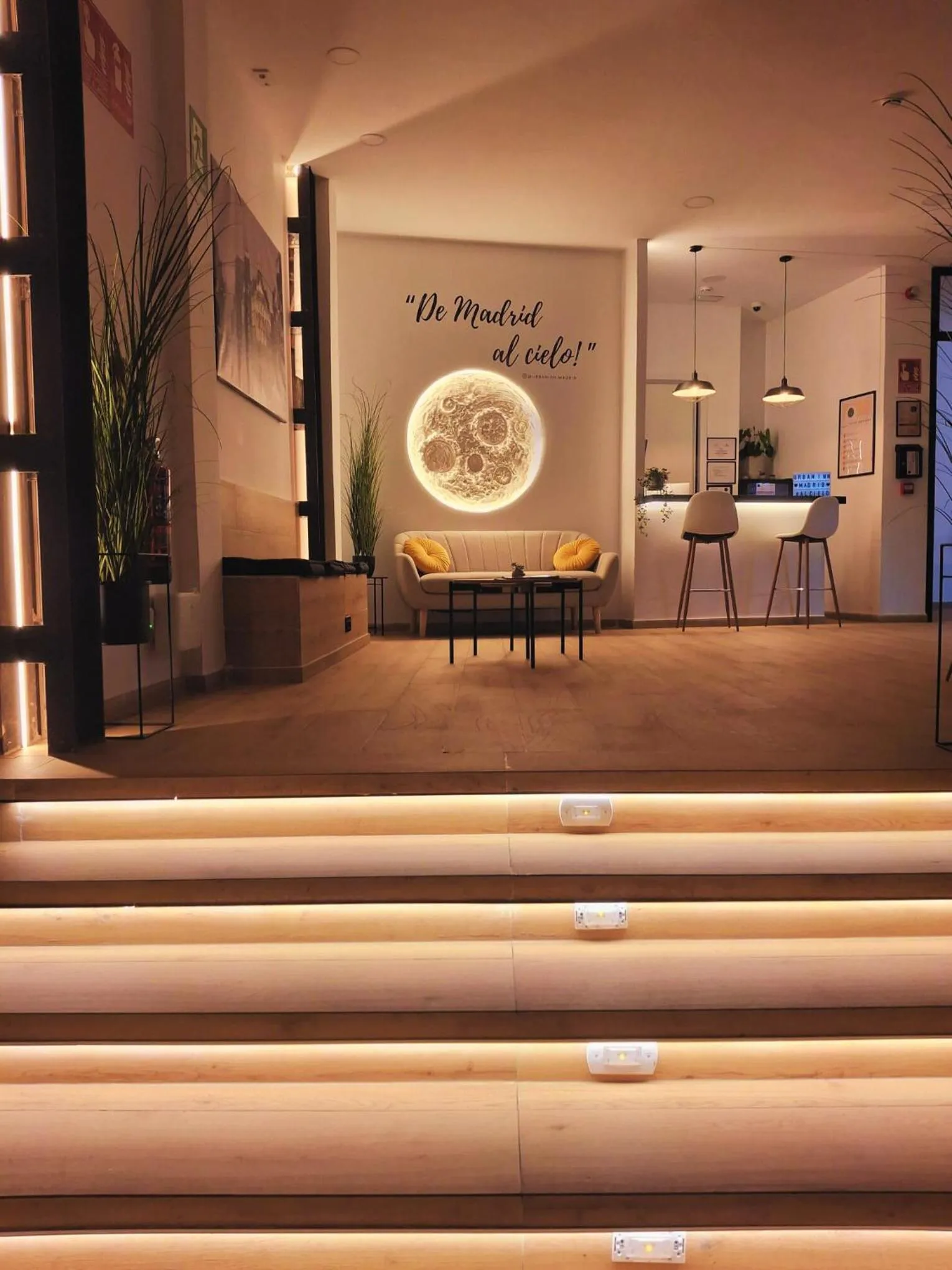 Lobby or reception in Urban Inn Capsule Madrid