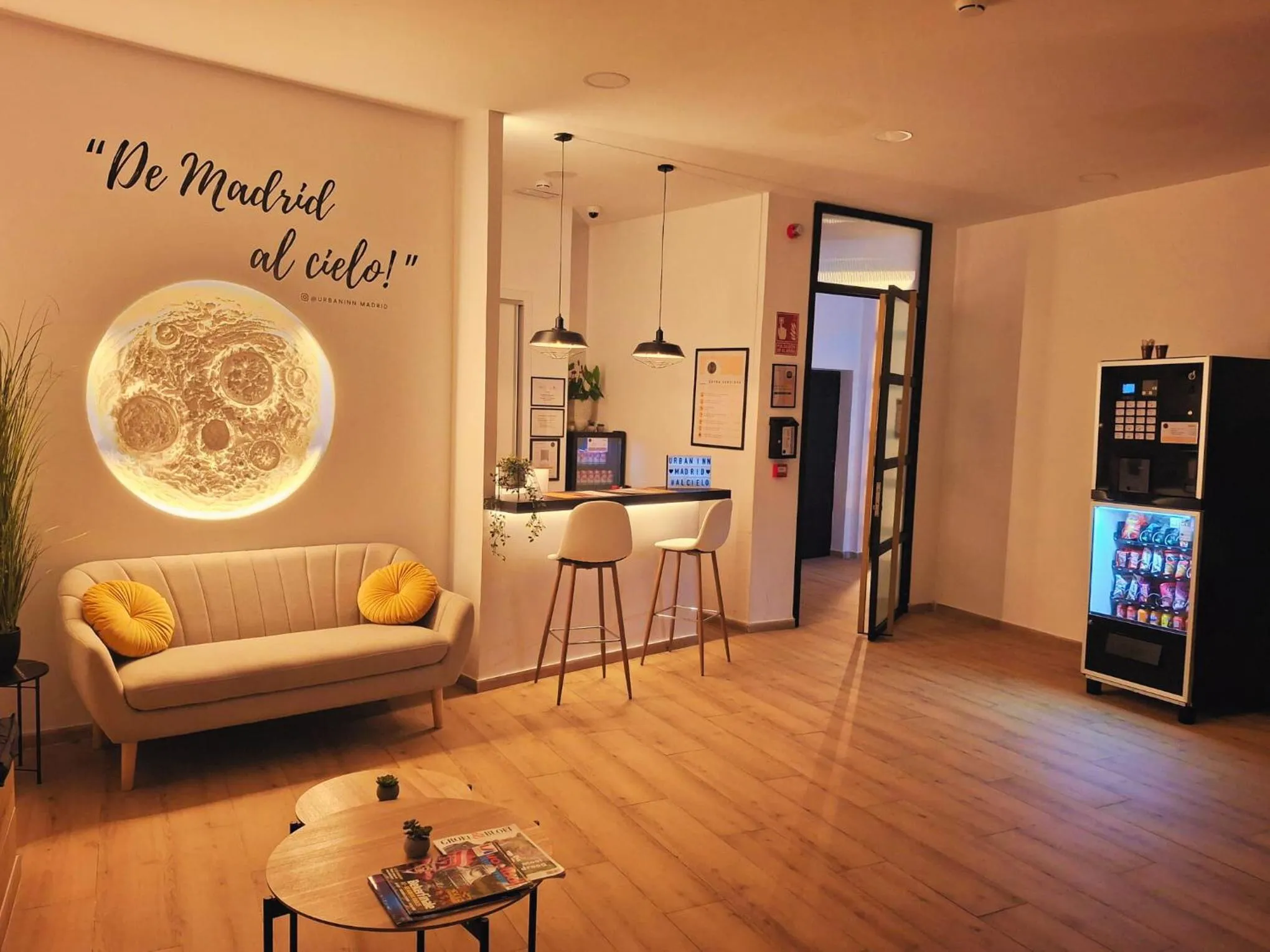 Lobby or reception in Urban Inn Capsule Madrid