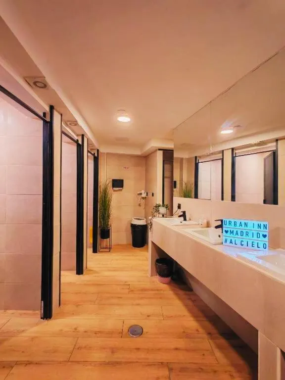 Toilet in Urban Inn Madrid