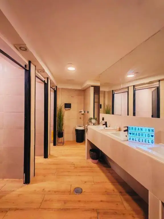 Toilet in Urban Inn Madrid Toilet in Urban Inn Madrid