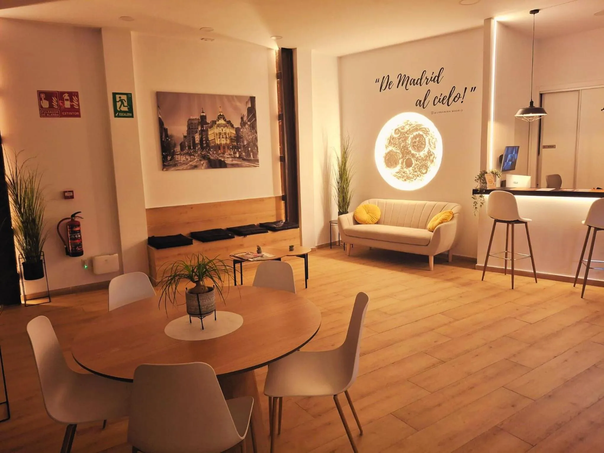 Living room in Urban Inn Capsule Madrid