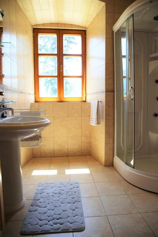 Shower in Villa Captain