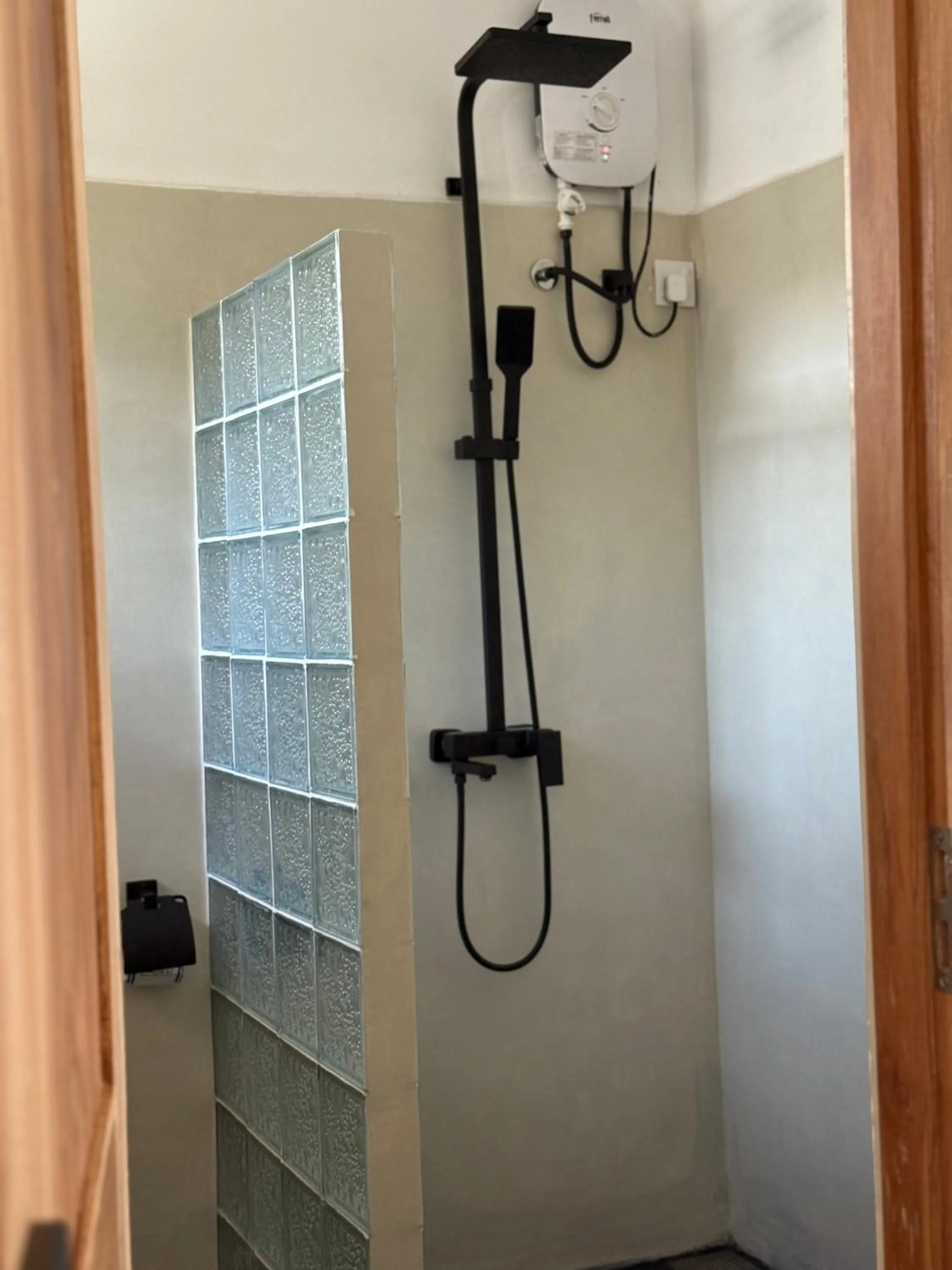 Coconut Palm beach restaurant and rooms