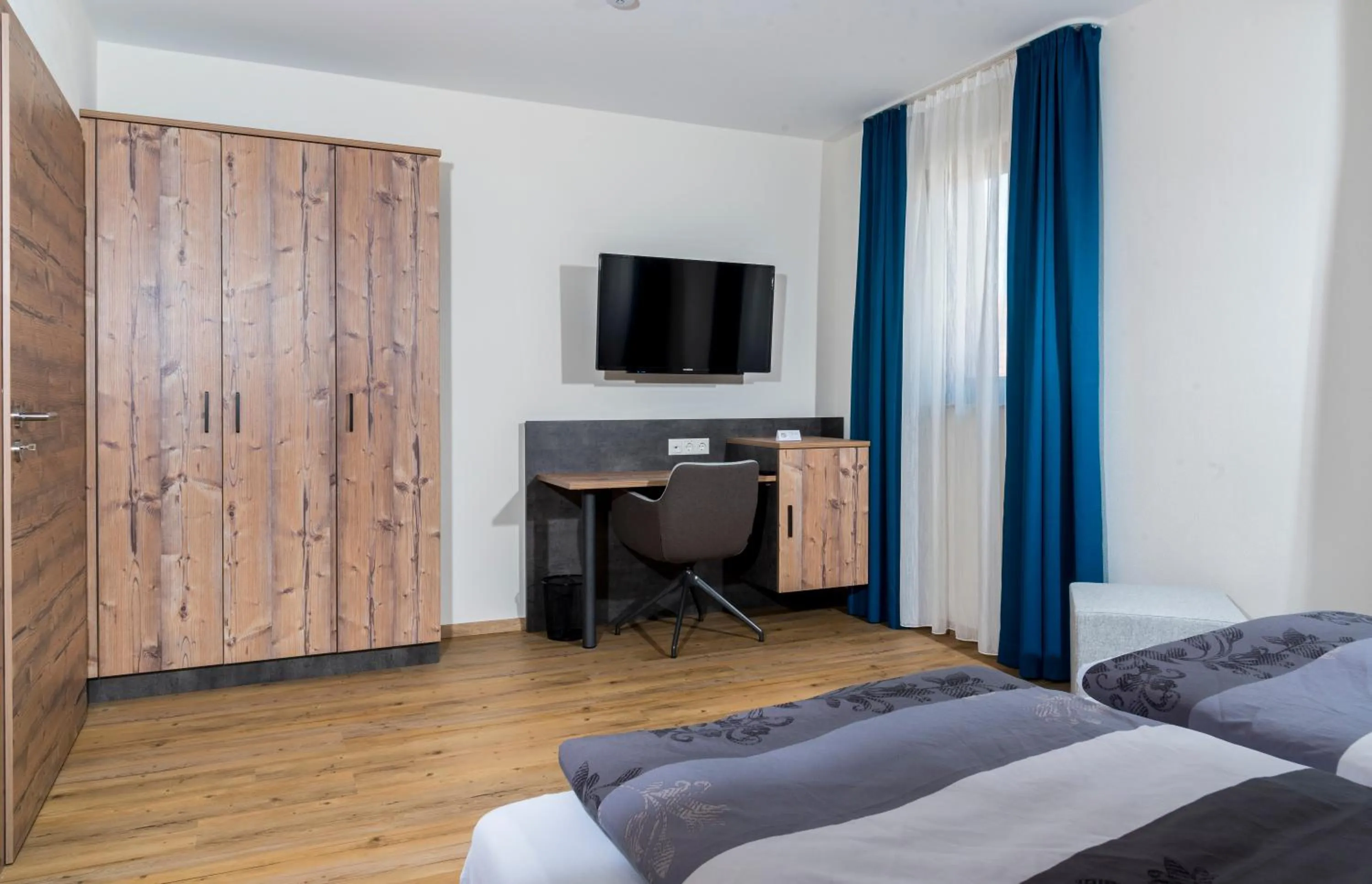 TV and multimedia, Bed in Landhotel Zum Adler