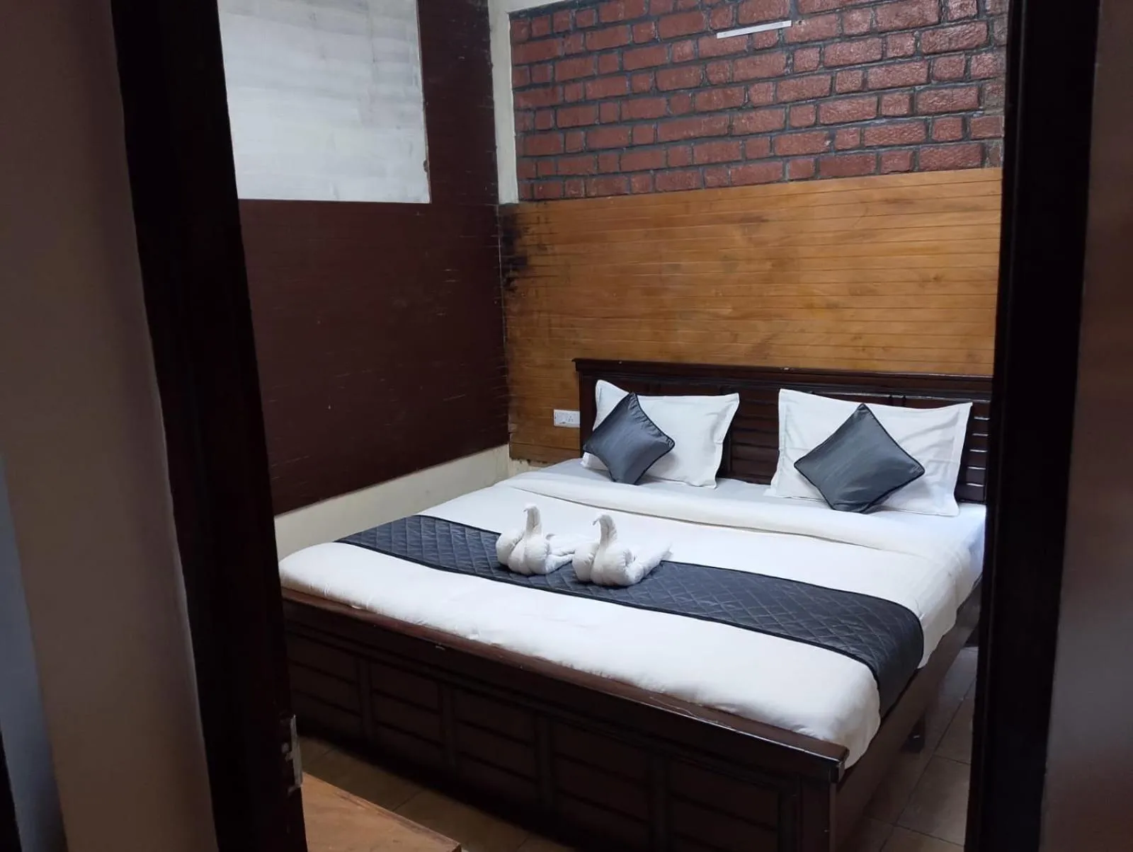 Bed in Misty Valley Inn