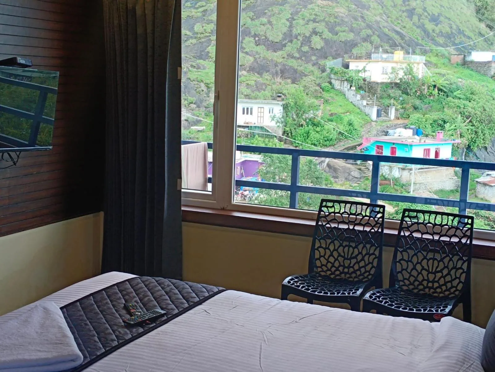View (from property/room), Bed in Misty Valley Inn