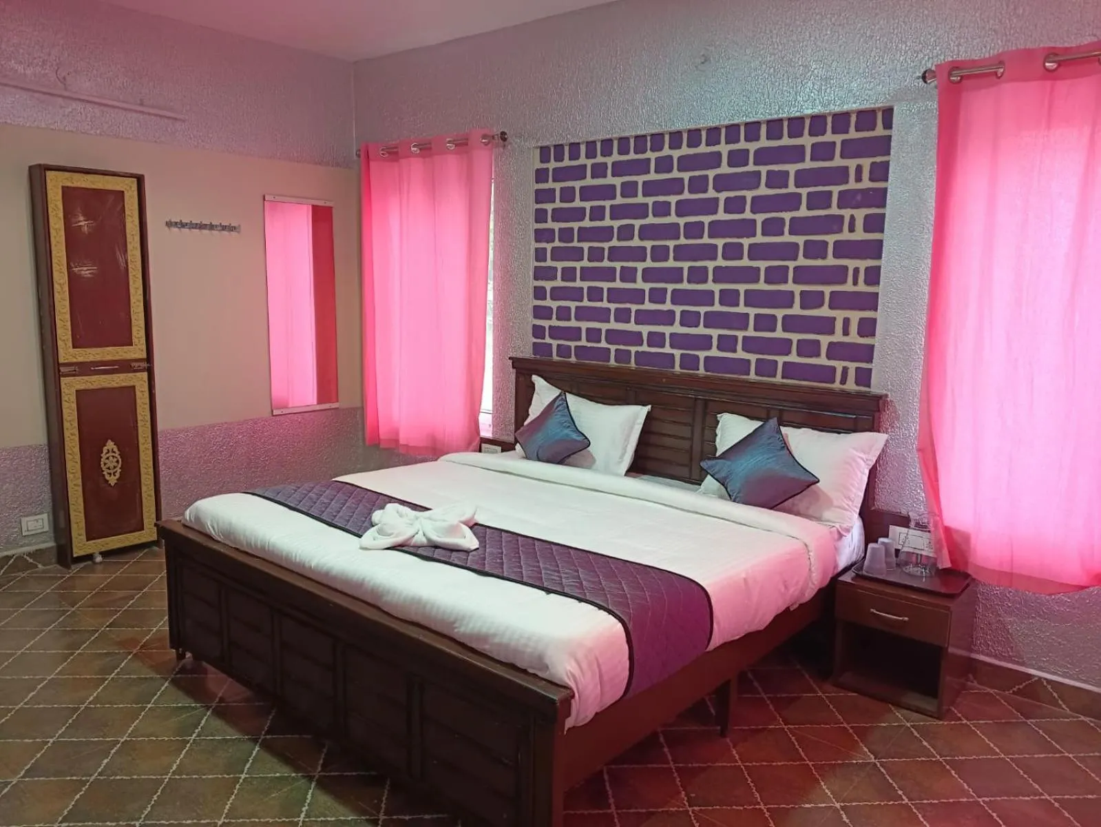 Bed in Misty Valley Inn