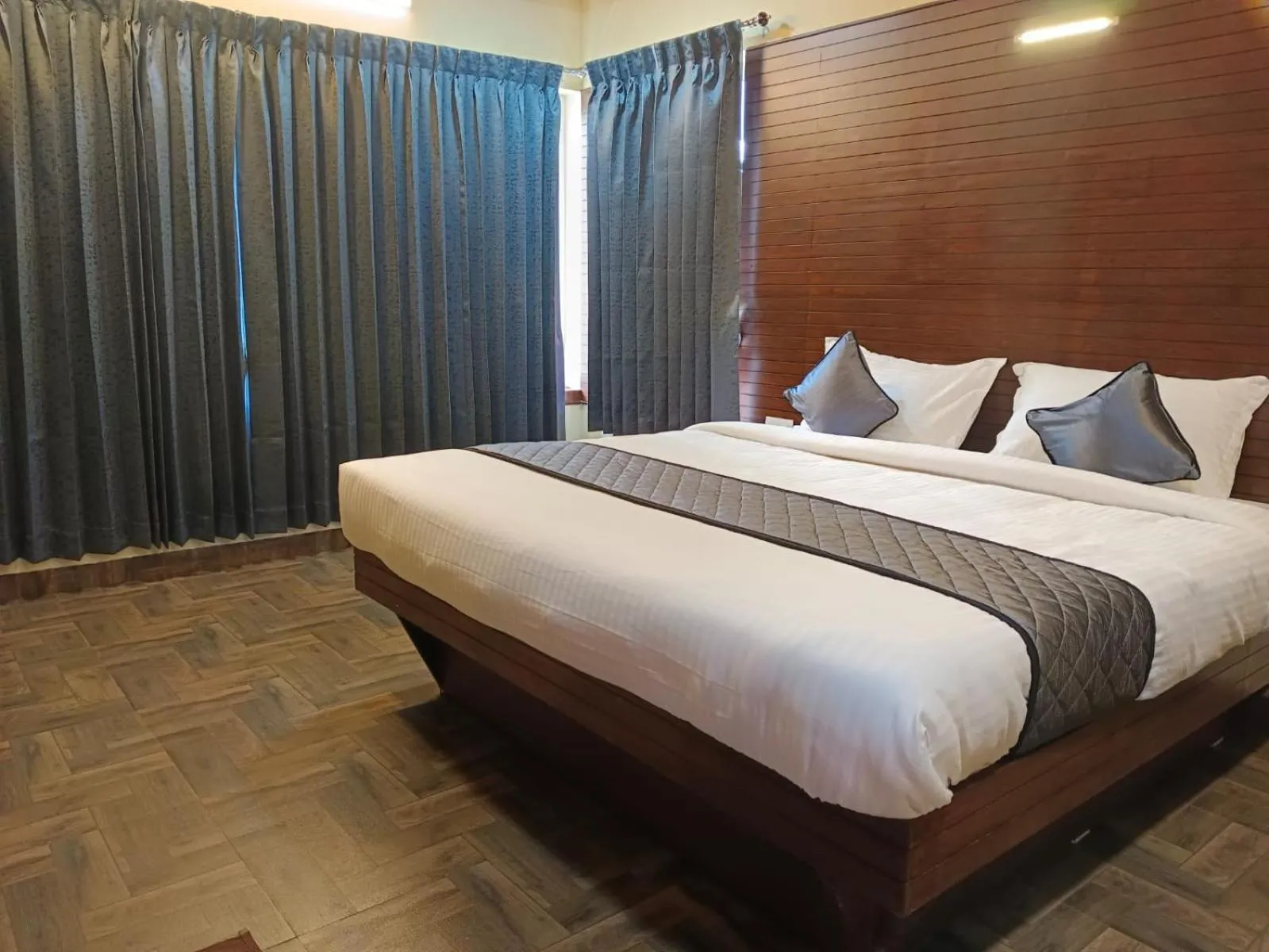 Bed in Misty Valley Inn