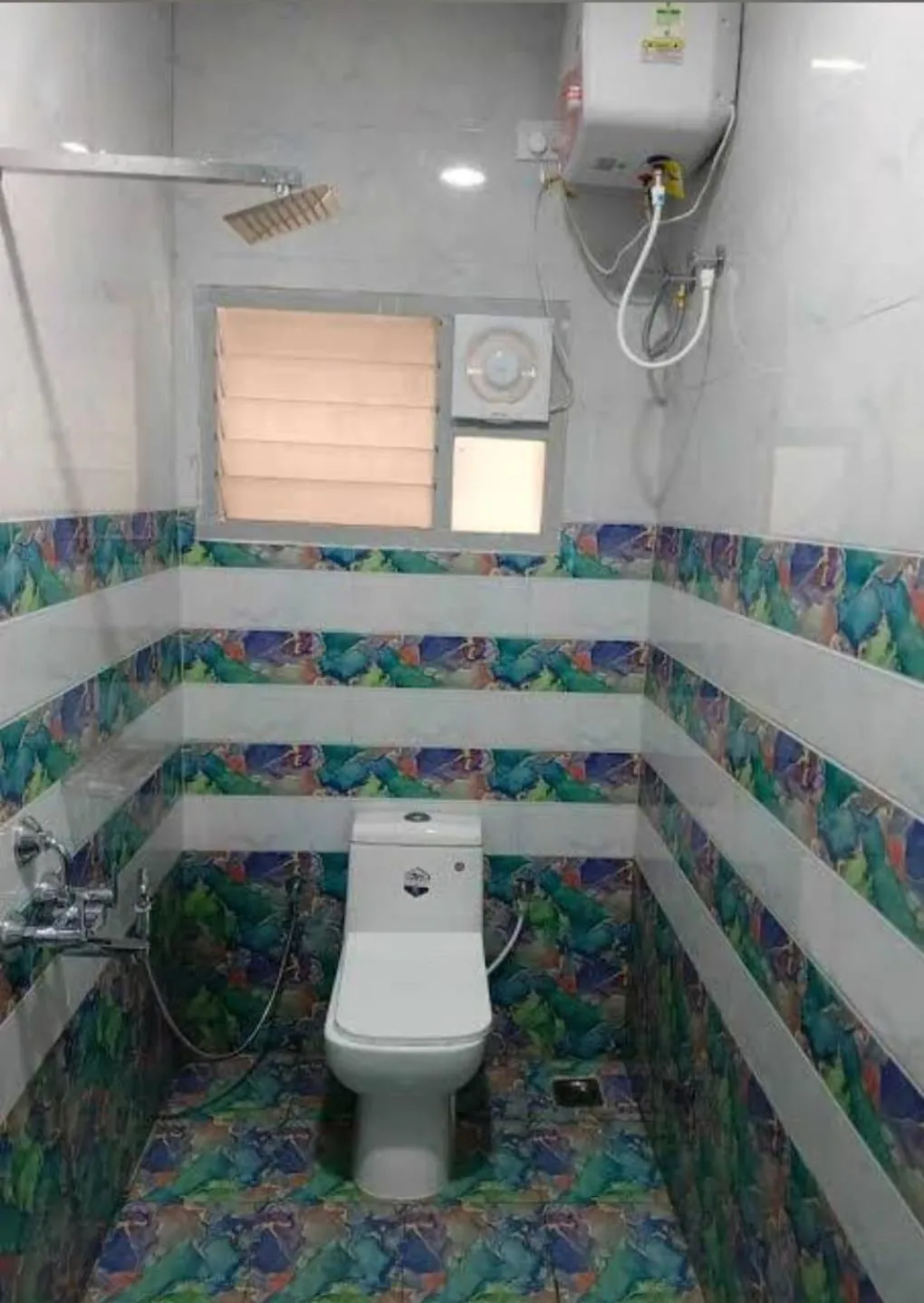 Toilet in Misty Valley Inn