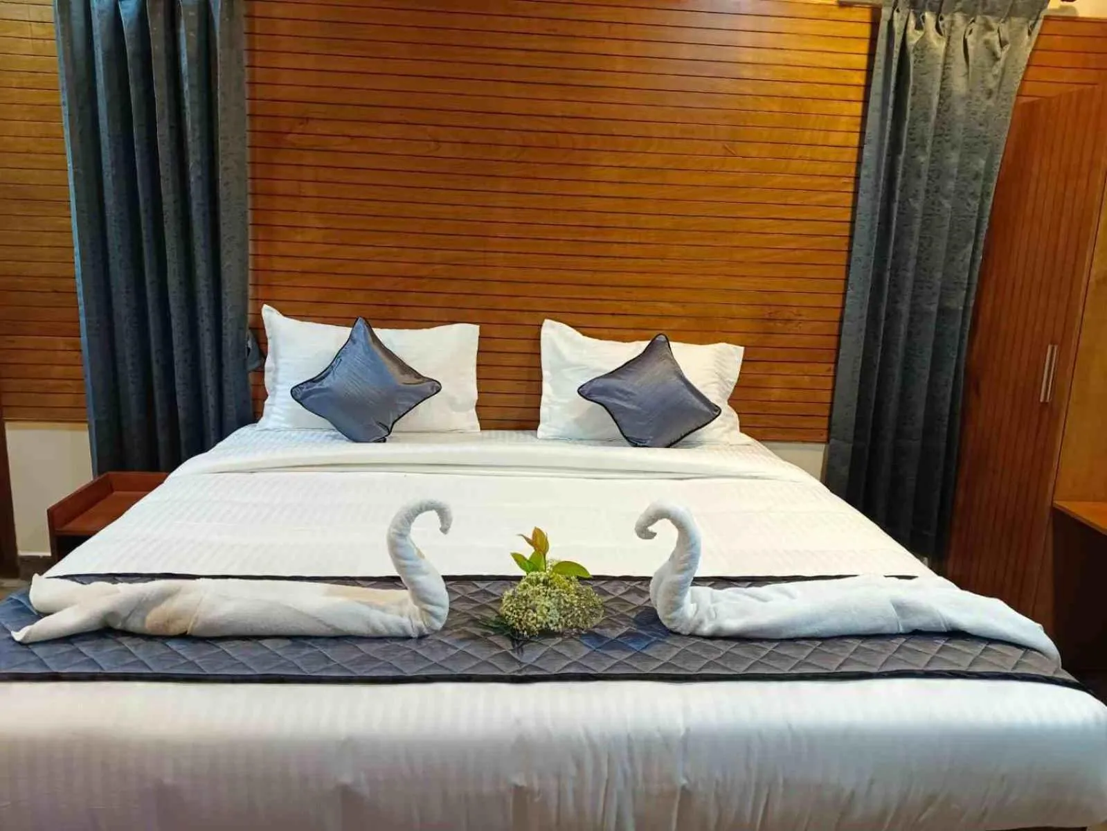 Bed in Misty Valley Inn