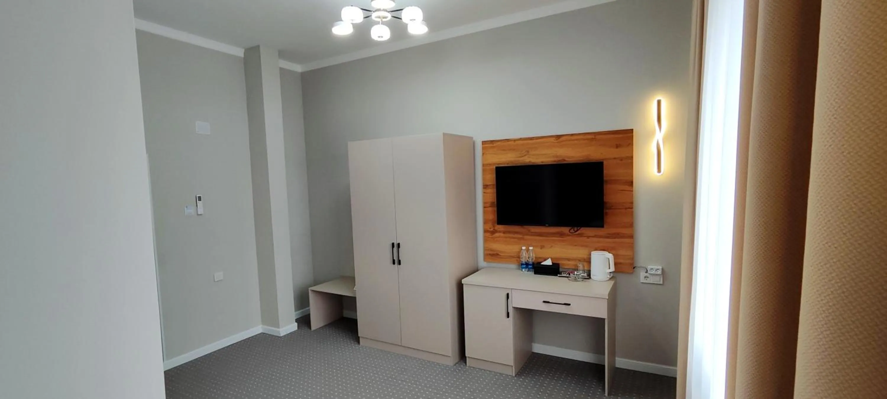 TV and multimedia in Cozy Hotel