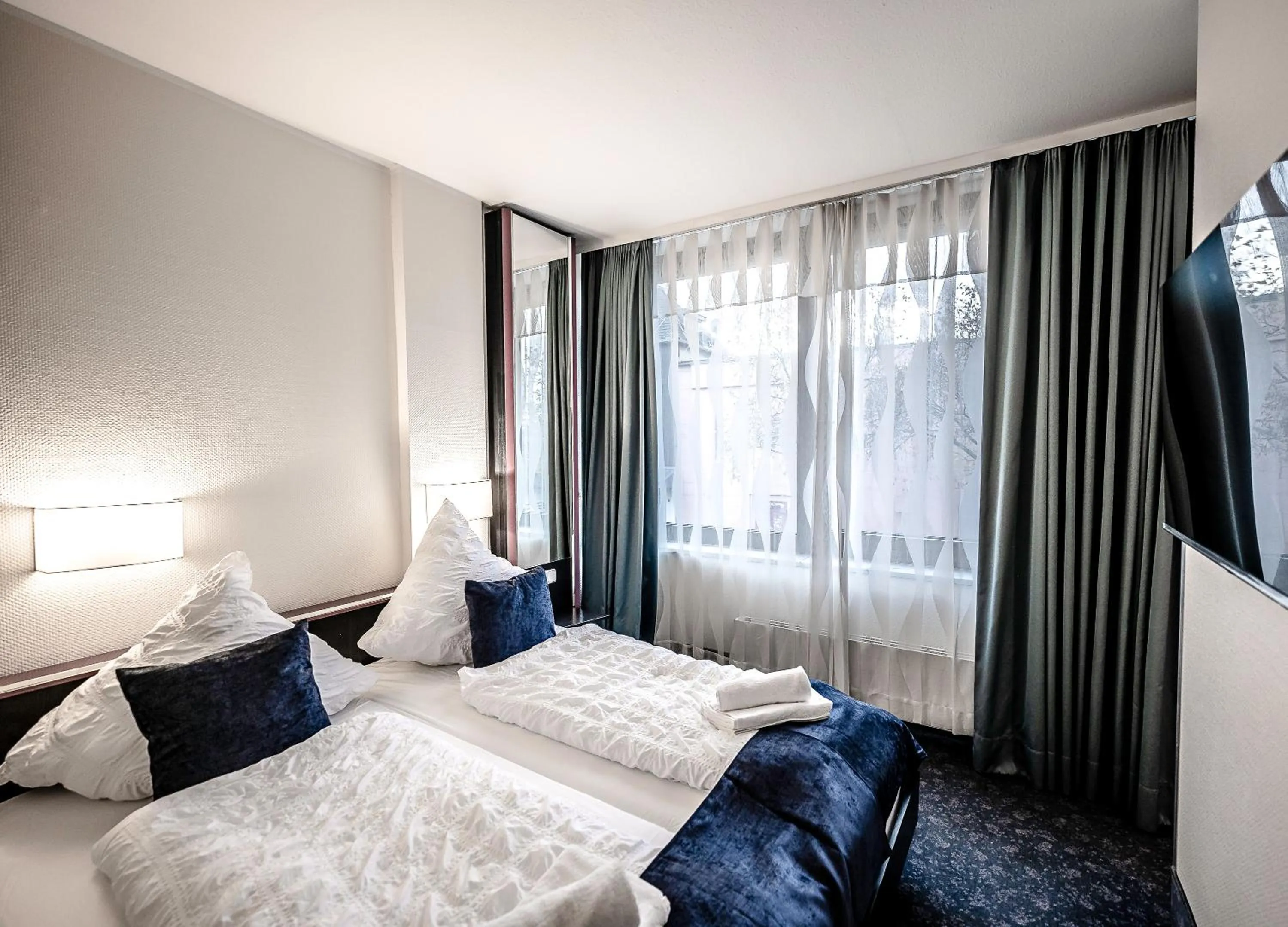 Bedroom, Bed in Hotel Mirage Düsseldorf-Neuss