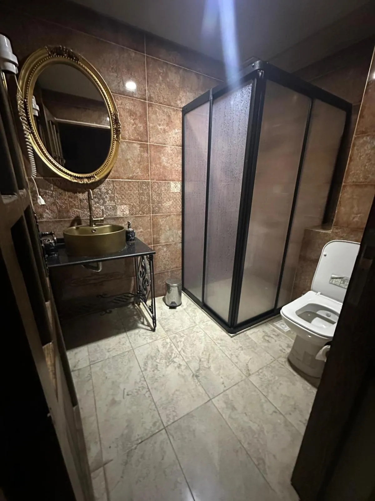 Shower in Sikeft Otel