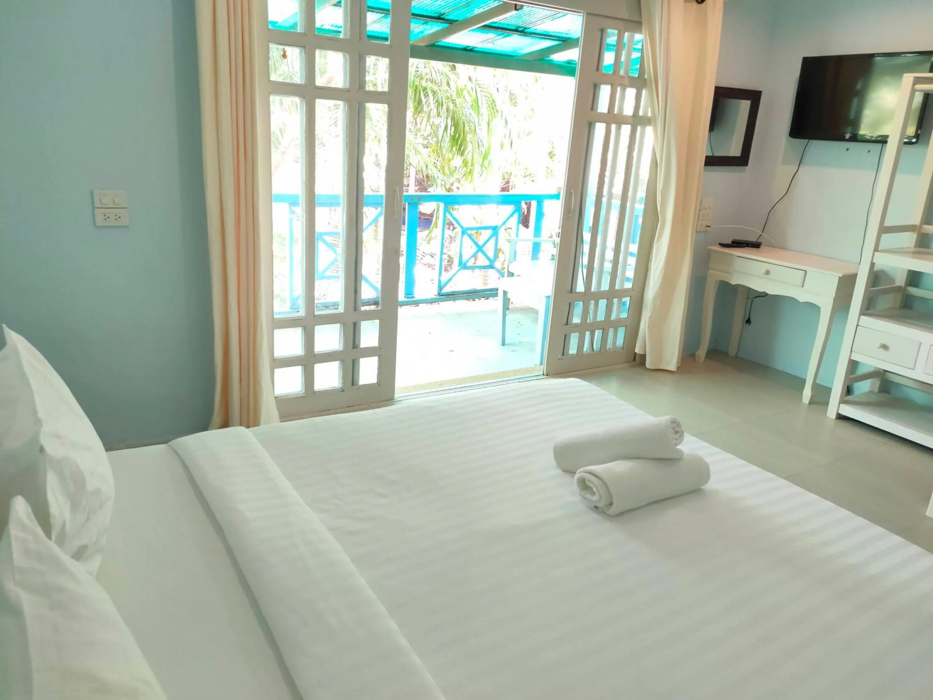 Bed in Banana Beach Resort