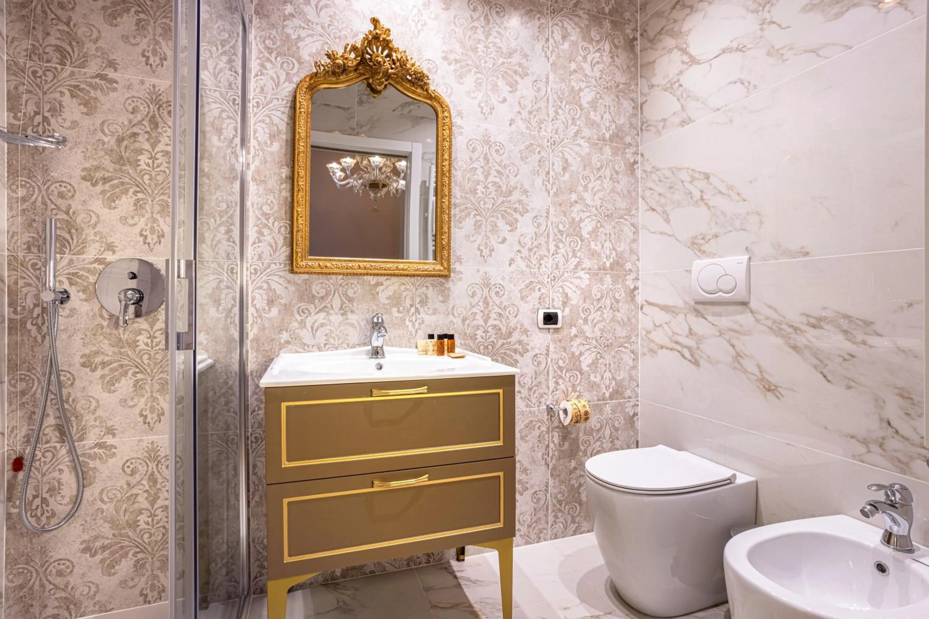 Shower in Antico Portego