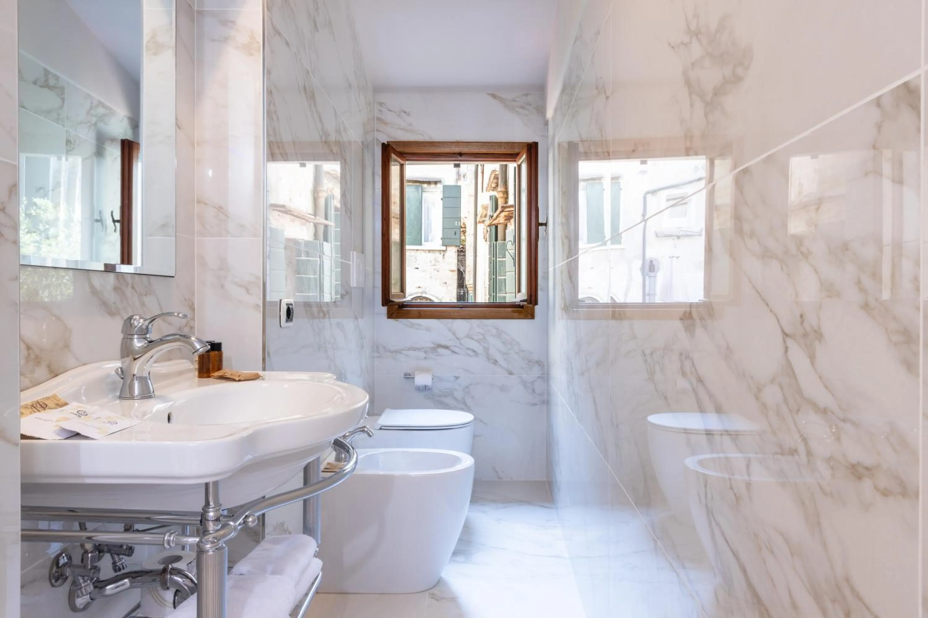 Toilet in Antico Portego