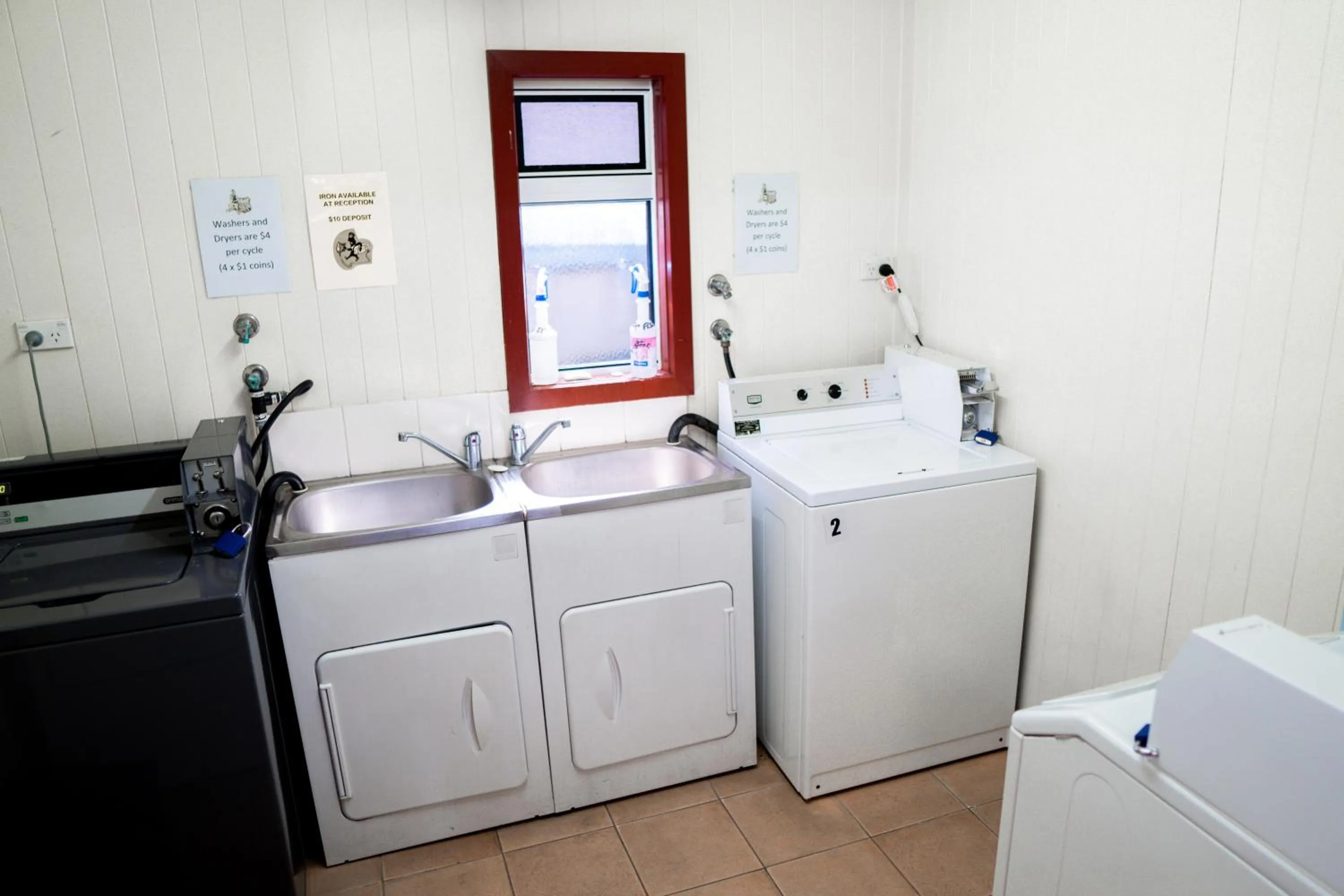 washing machine in The Jack Backpackers