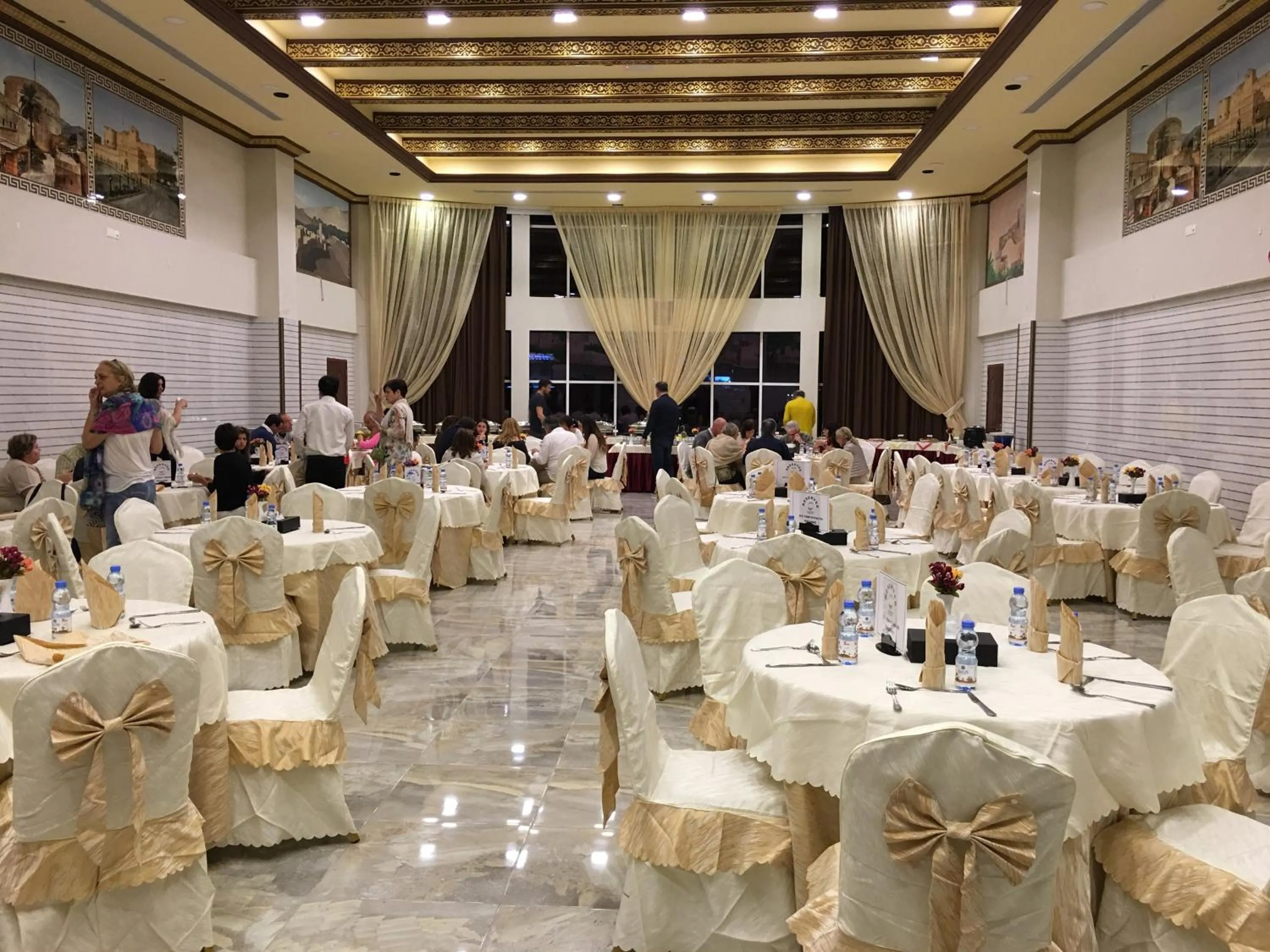Restaurant/places to eat in Al Diyar Hotel