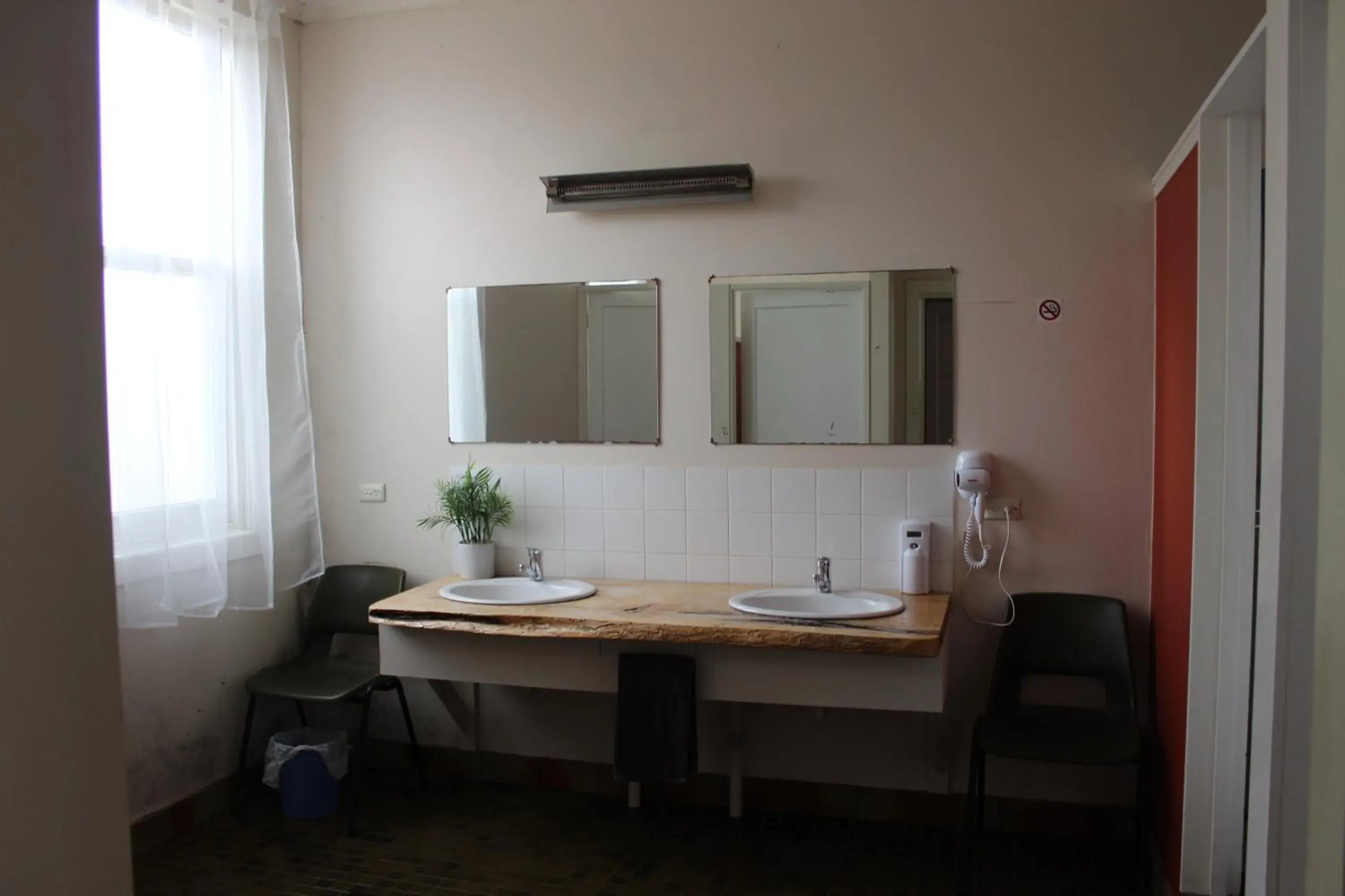 Standard Twin Room with Shared Bathroom in St Marys Hotel and Bistro Standard Twin Room with Shared Bathroom in St Marys Hotel and Bistro