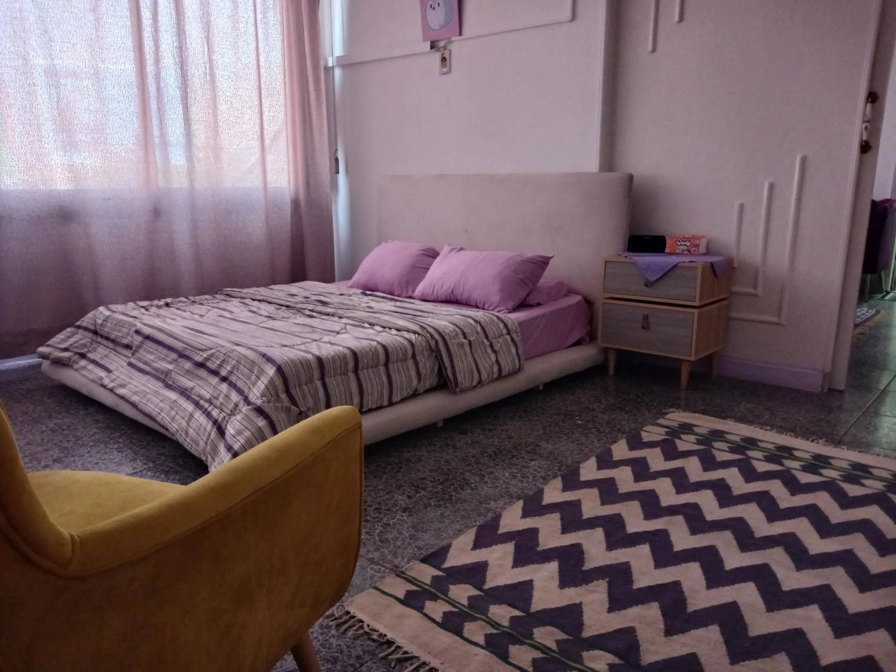 Downtown super apartment